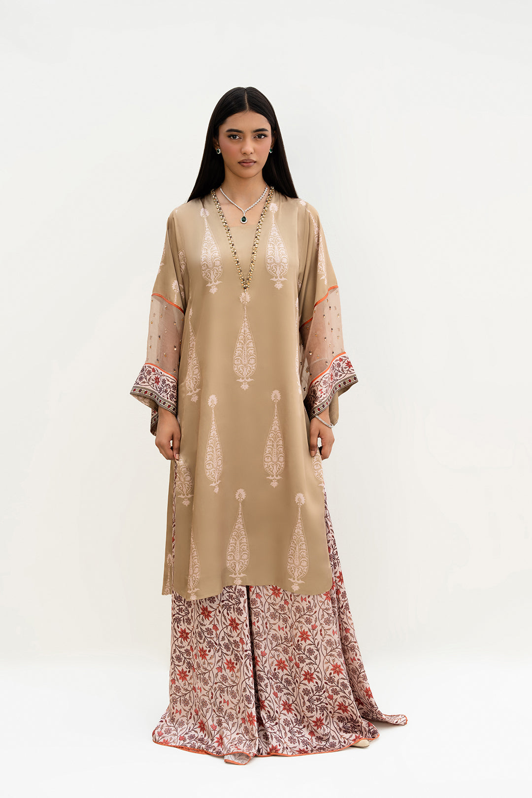 https://cdn.shopify.com/s/files/1/0611/8585/1568/files/W.FW25.072.T-1.jpg?v=1760680102