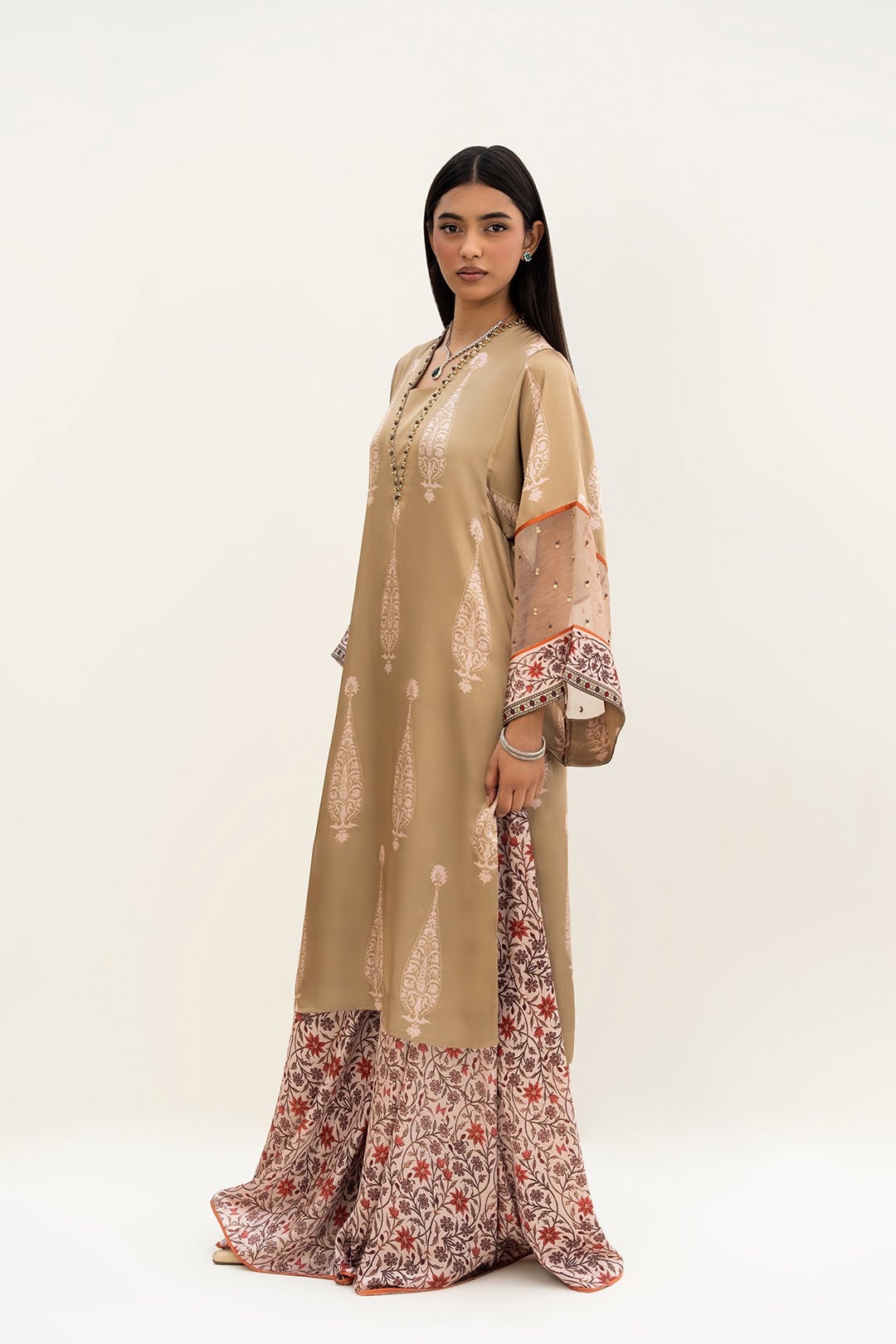 https://cdn.shopify.com/s/files/1/0611/8585/1568/files/W.FW25.072.T-3.jpg?v=1760680102