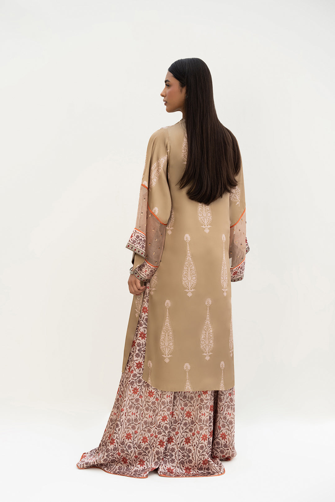 https://cdn.shopify.com/s/files/1/0611/8585/1568/files/W.FW25.072.T-4.jpg?v=1760680102