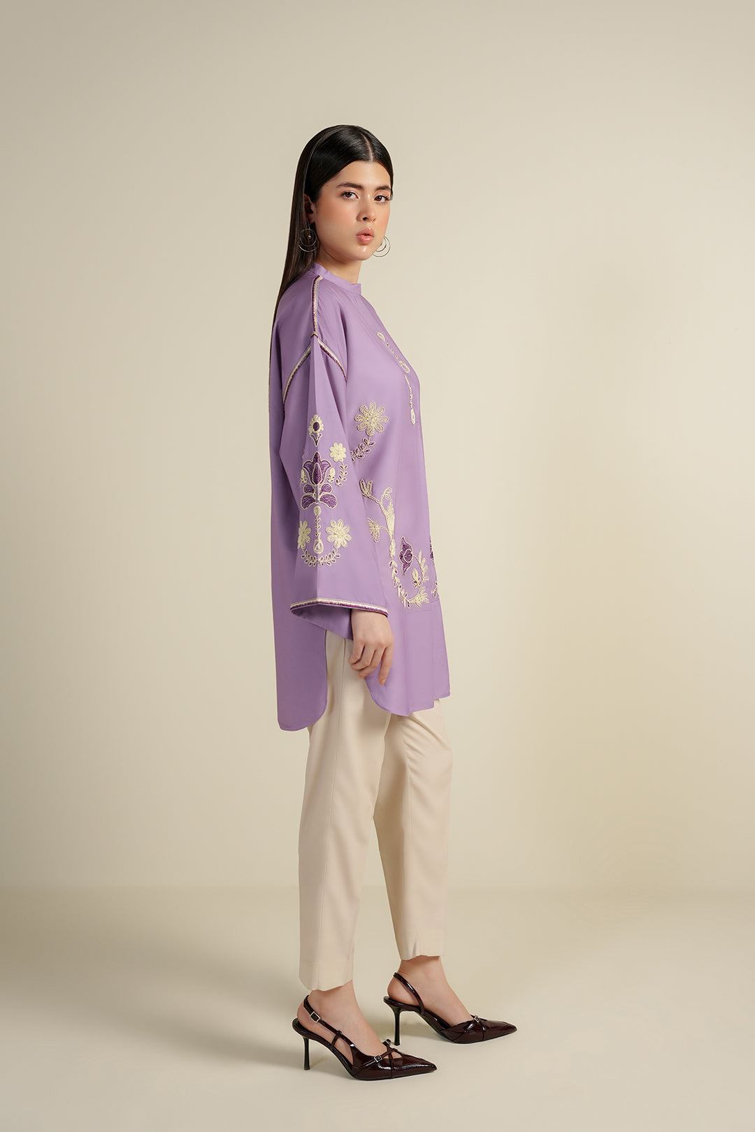 https://cdn.shopify.com/s/files/1/0611/8585/1568/files/W.FW25.098.T-3.jpg?v=1760081729