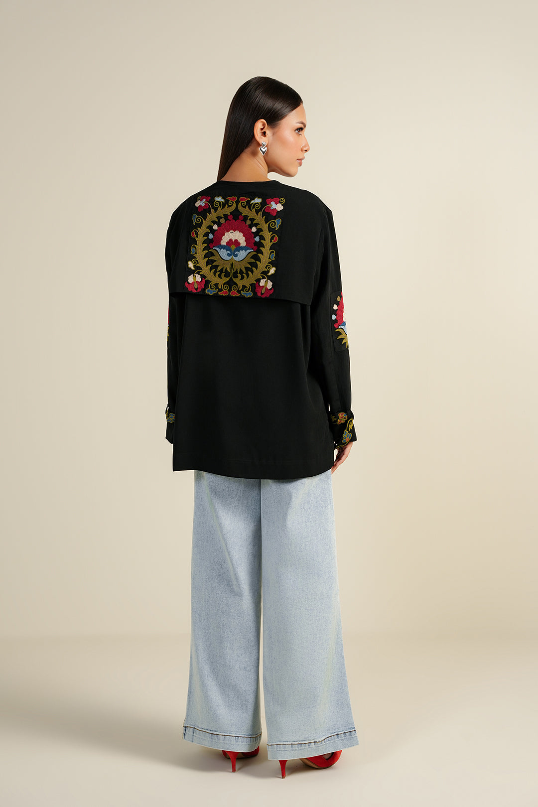 https://cdn.shopify.com/s/files/1/0611/8585/1568/files/W.FW25.103.T-4.jpg?v=1760081790