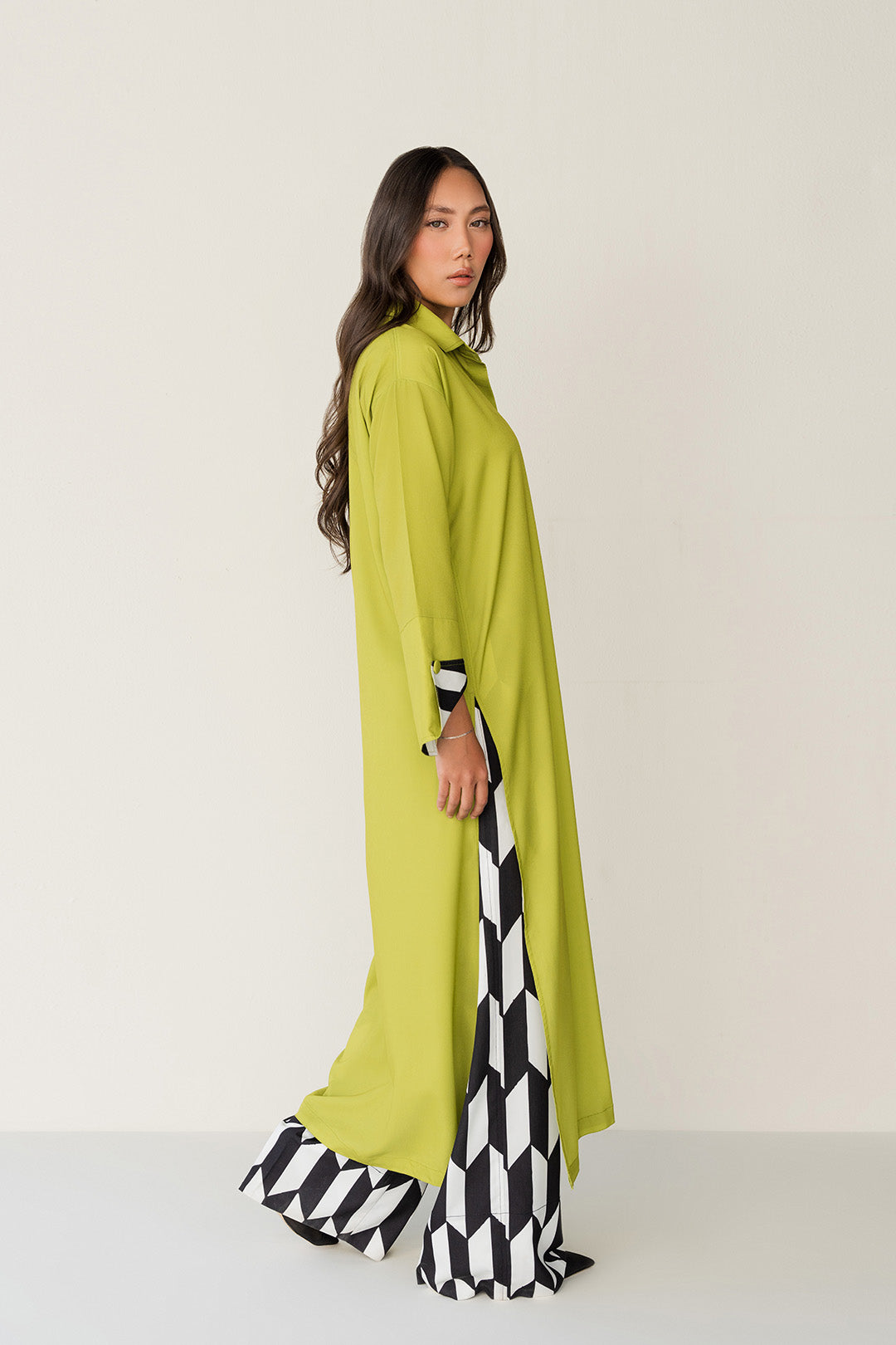 https://cdn.shopify.com/s/files/1/0611/8585/1568/files/W.FW25.140.T-3.jpg?v=1761204217