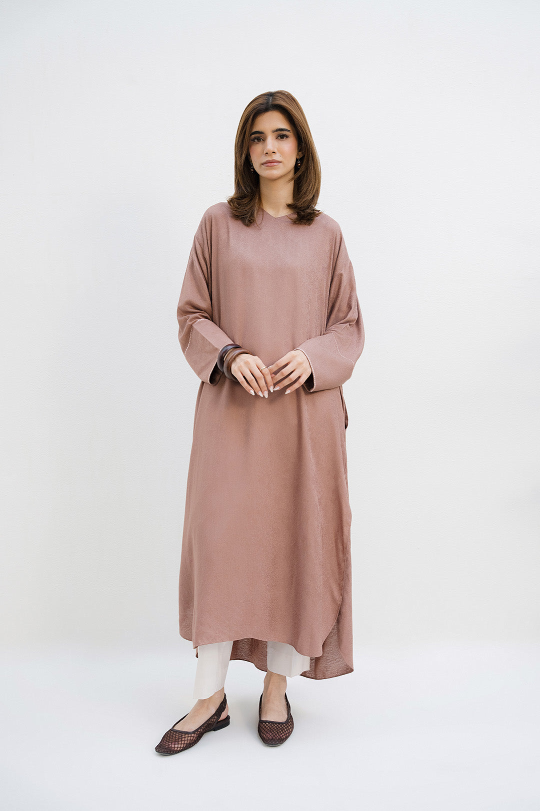 https://cdn.shopify.com/s/files/1/0611/8585/1568/files/W.FW25.160.T-1.jpg?v=1761630633