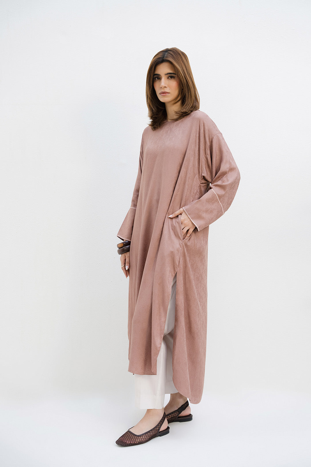 https://cdn.shopify.com/s/files/1/0611/8585/1568/files/W.FW25.160.T-3.jpg?v=1761630634