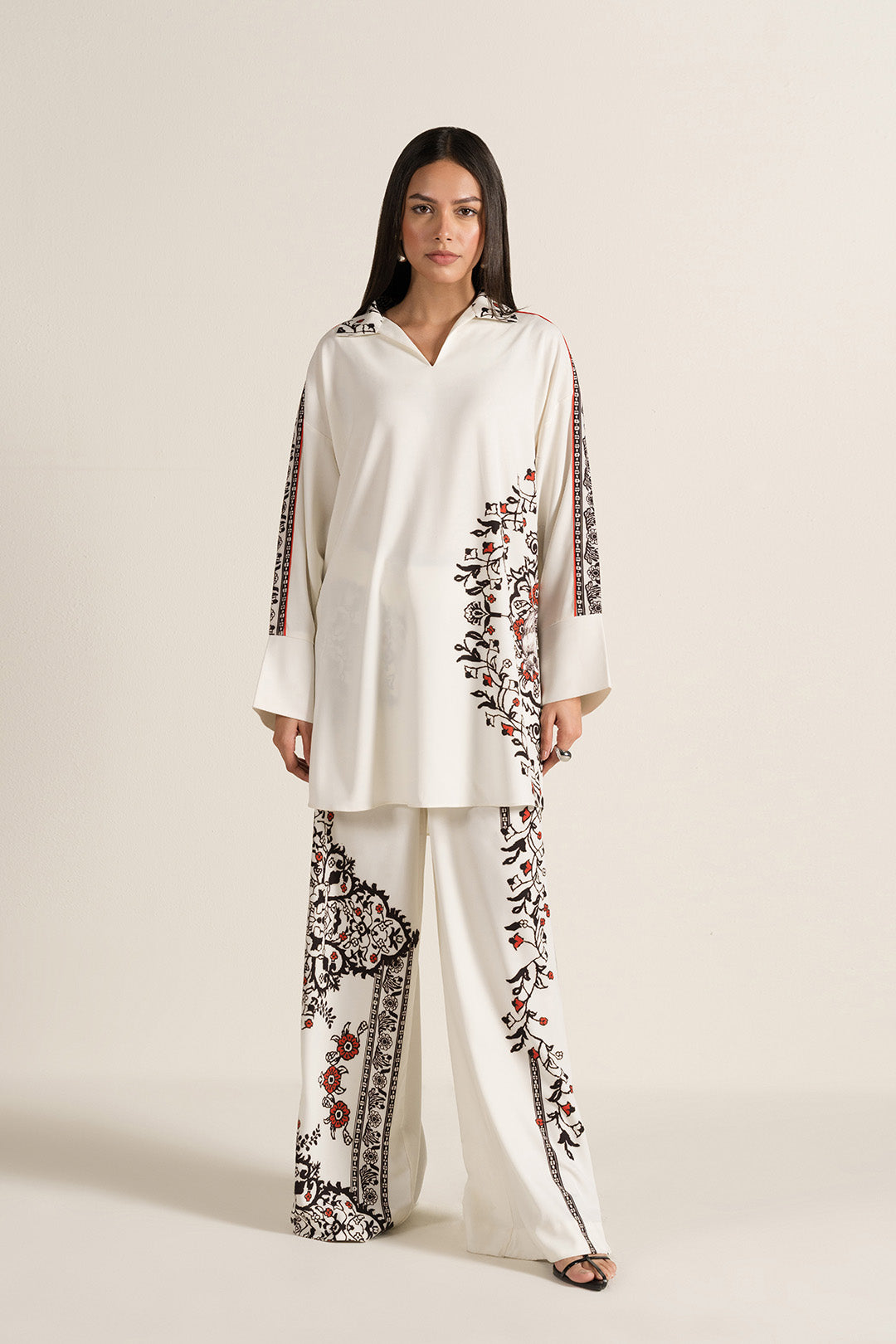 https://cdn.shopify.com/s/files/1/0611/8585/1568/files/W.FW25.182.T-1.jpg?v=1763103596