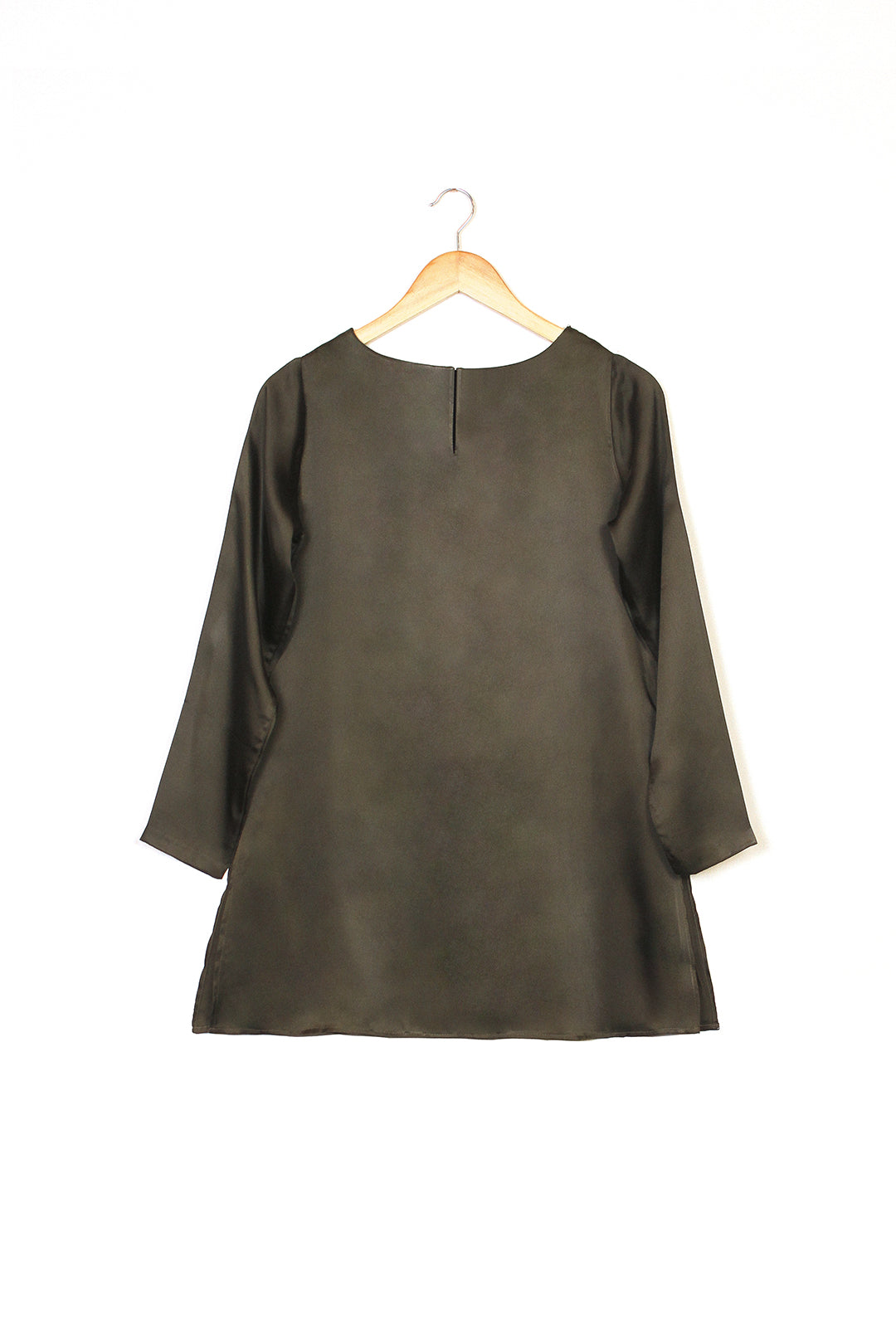https://cdn.shopify.com/s/files/1/0611/8585/1568/files/W.FW25.210.T-2.jpg?v=1764915492