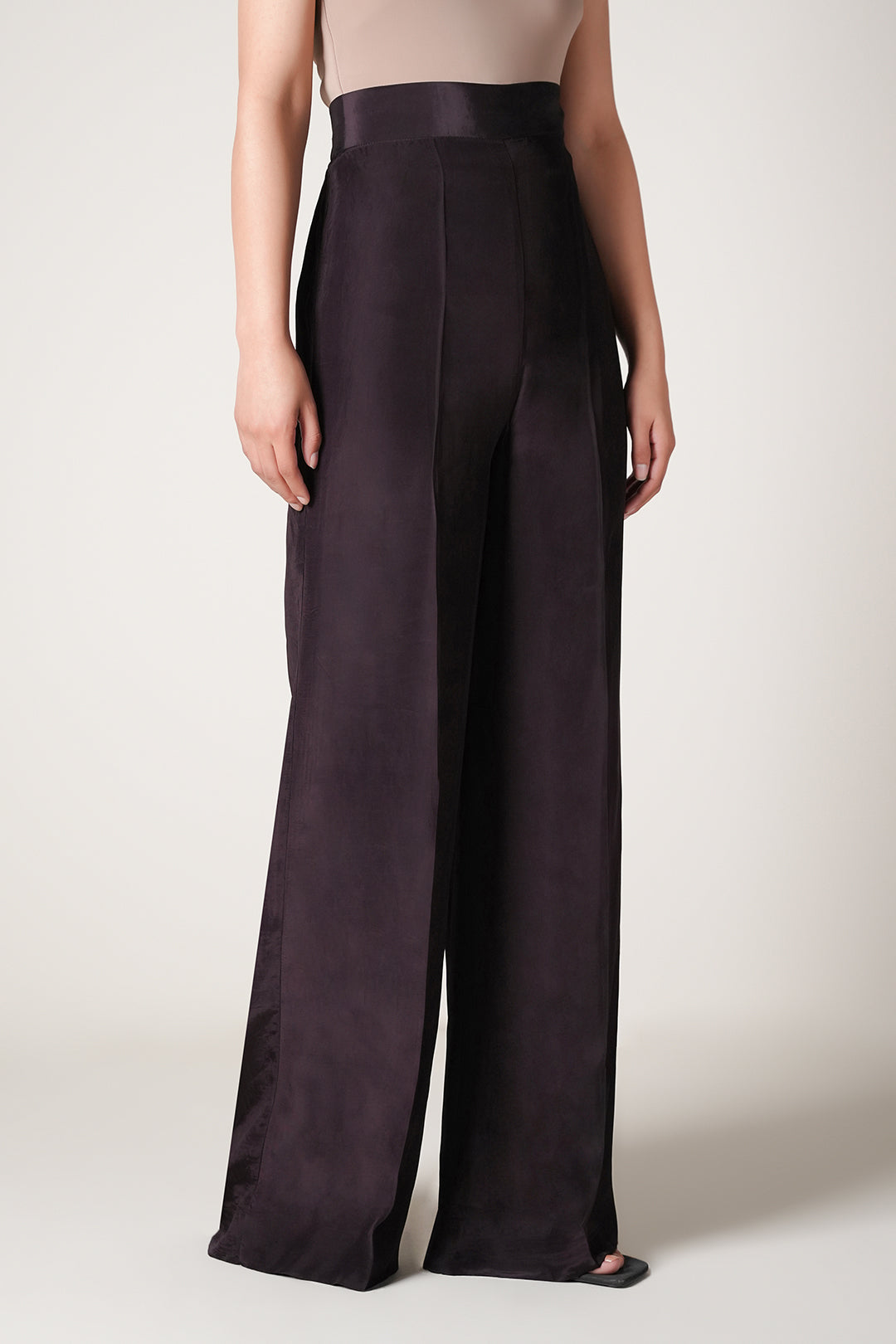 https://cdn.shopify.com/s/files/1/0611/8585/1568/files/W.FW25.216.P-1.jpg?v=1764915598