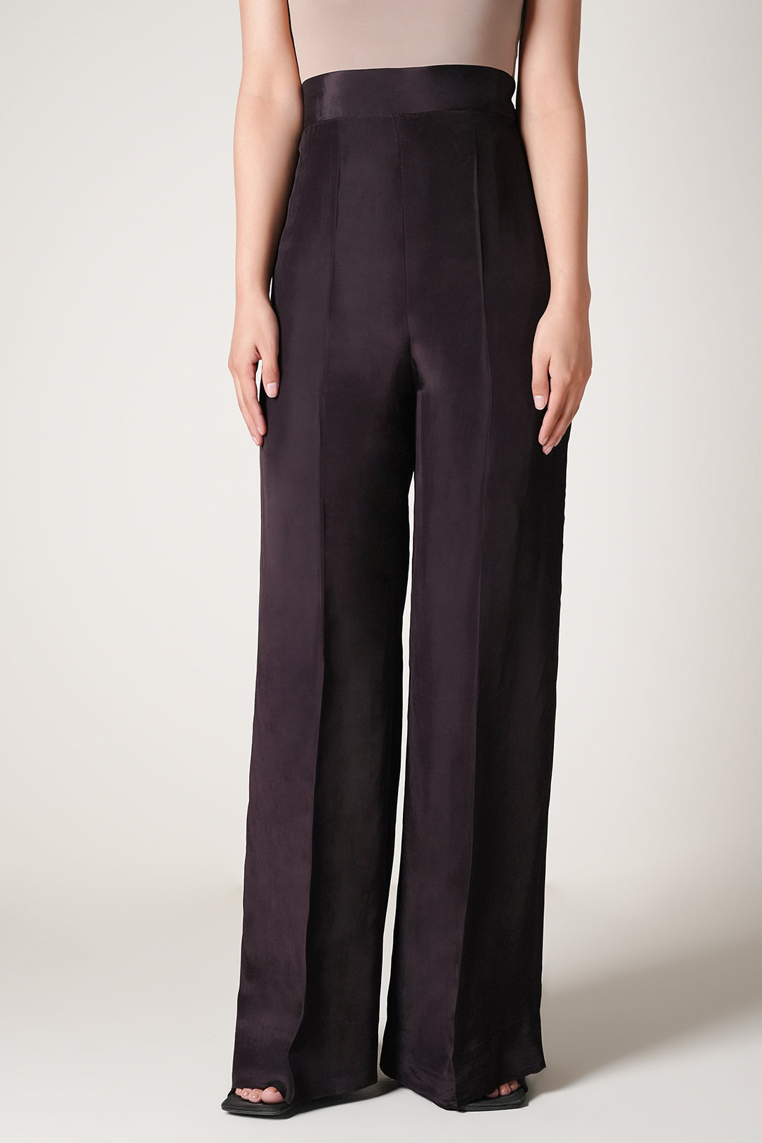 https://cdn.shopify.com/s/files/1/0611/8585/1568/files/W.FW25.216.P-2.jpg?v=1764915597