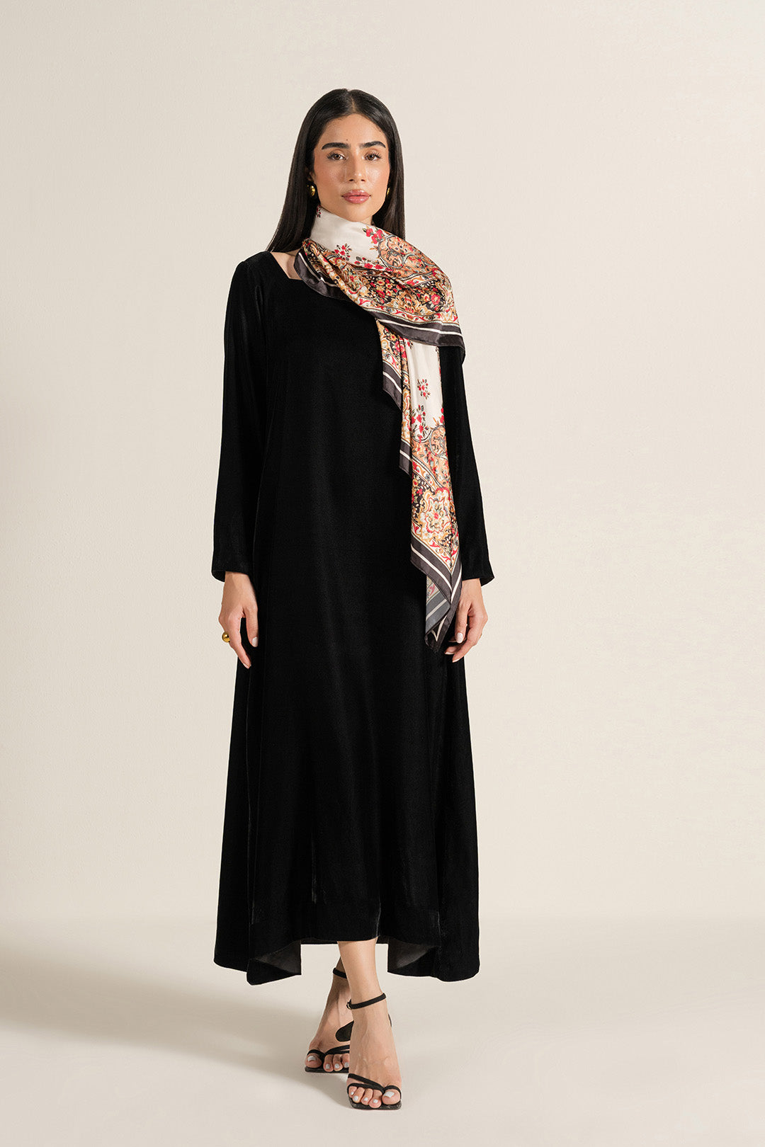 https://cdn.shopify.com/s/files/1/0611/8585/1568/files/W.FW25.234.T-4.jpg?v=1763103802