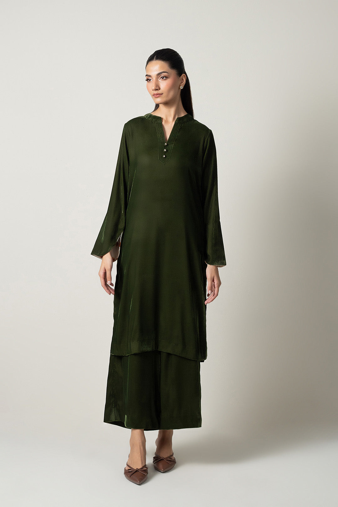 https://cdn.shopify.com/s/files/1/0611/8585/1568/files/W.FW25.240.T-1.jpg?v=1763706016