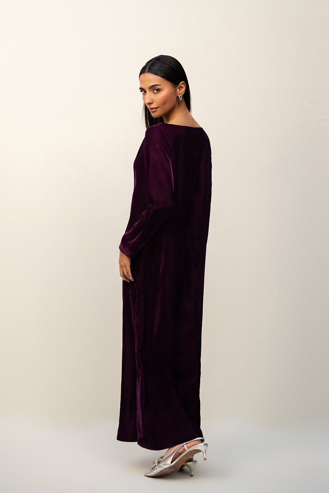 https://cdn.shopify.com/s/files/1/0611/8585/1568/files/W.FW25.263.T-4.jpg?v=1764225170