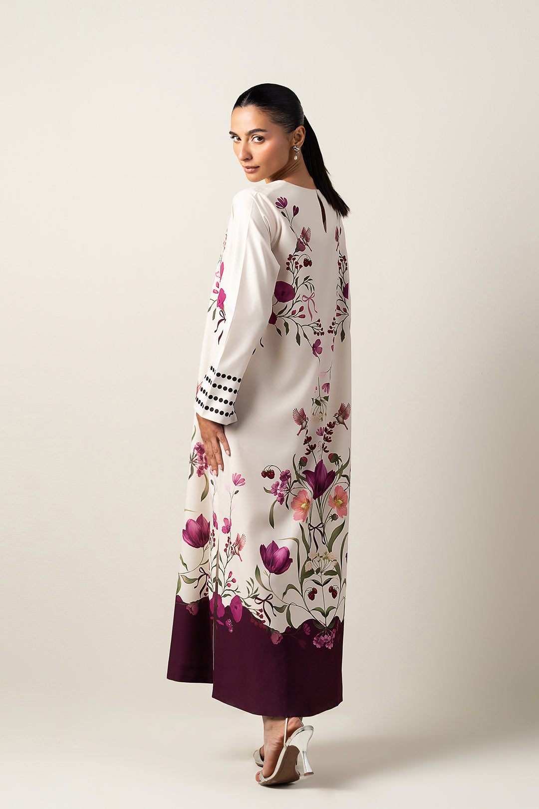 https://cdn.shopify.com/s/files/1/0611/8585/1568/files/W.FW25.265.T-4.jpg?v=1764225405