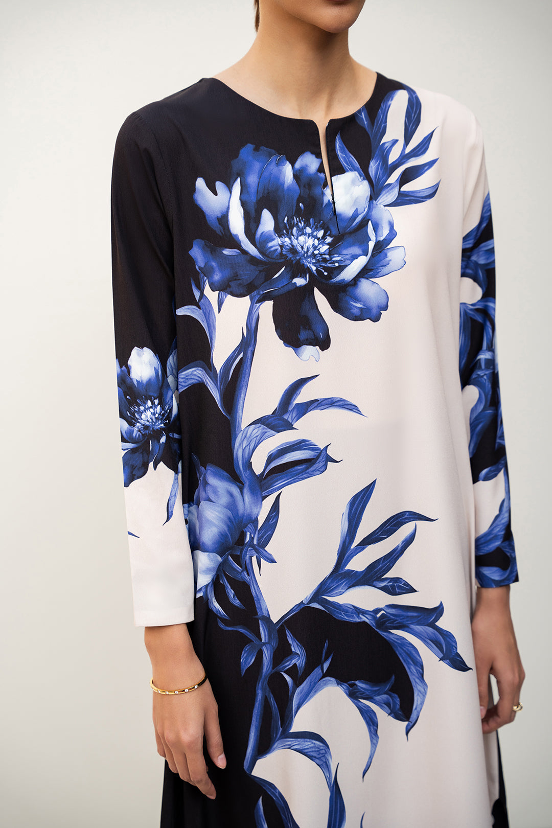 https://cdn.shopify.com/s/files/1/0611/8585/1568/files/W.FW25.266.T-2.jpg?v=1764225209