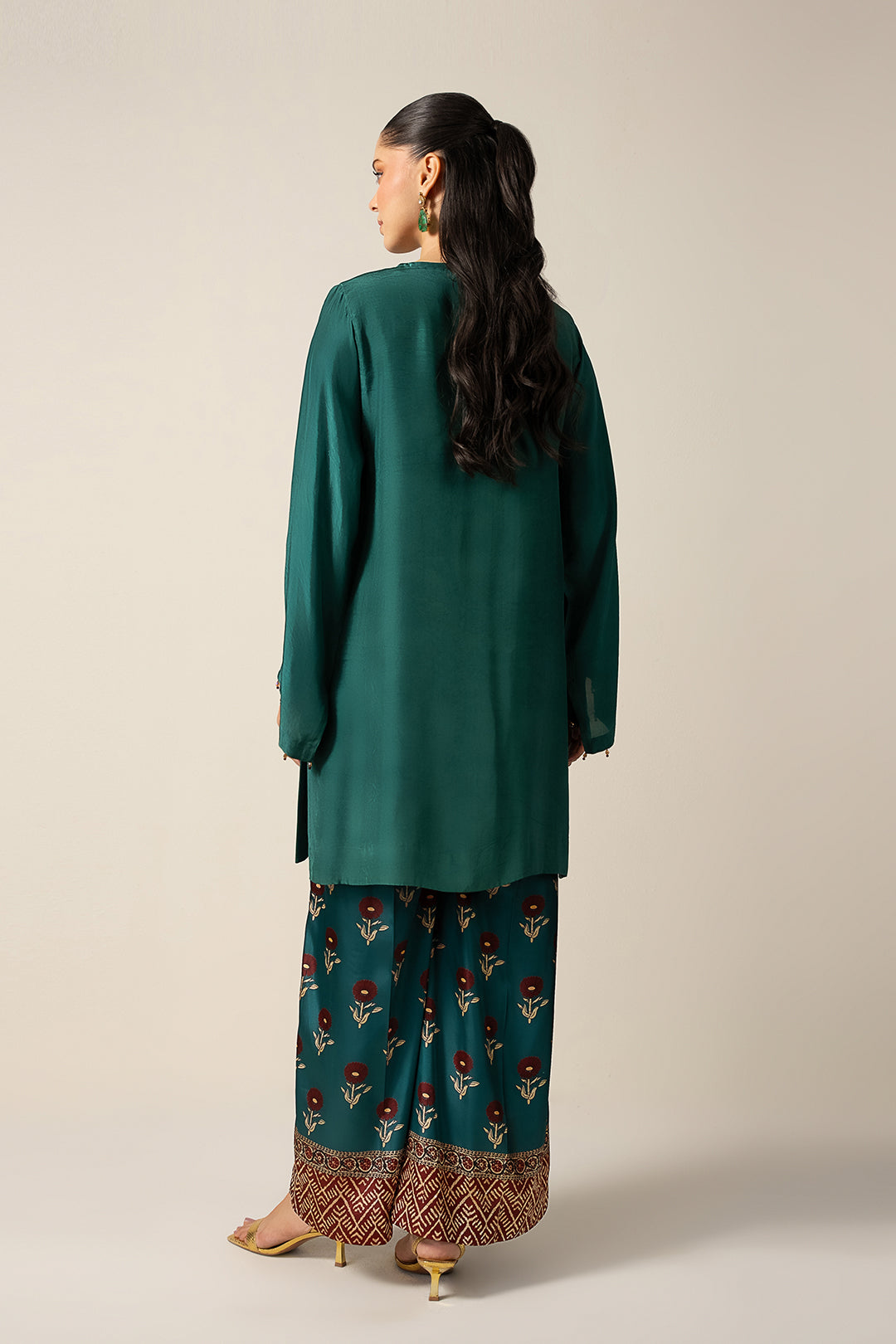 https://cdn.shopify.com/s/files/1/0611/8585/1568/files/W.FW25.309.T-4.jpg?v=1766128730