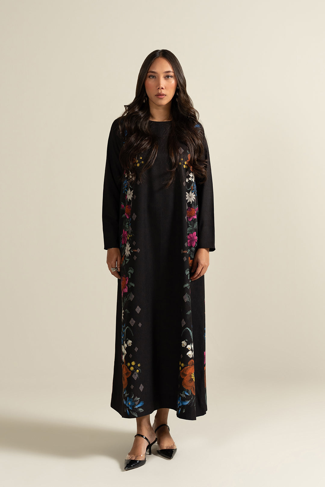 https://cdn.shopify.com/s/files/1/0611/8585/1568/files/W.FW25.379.T-1.jpg?v=1765522068