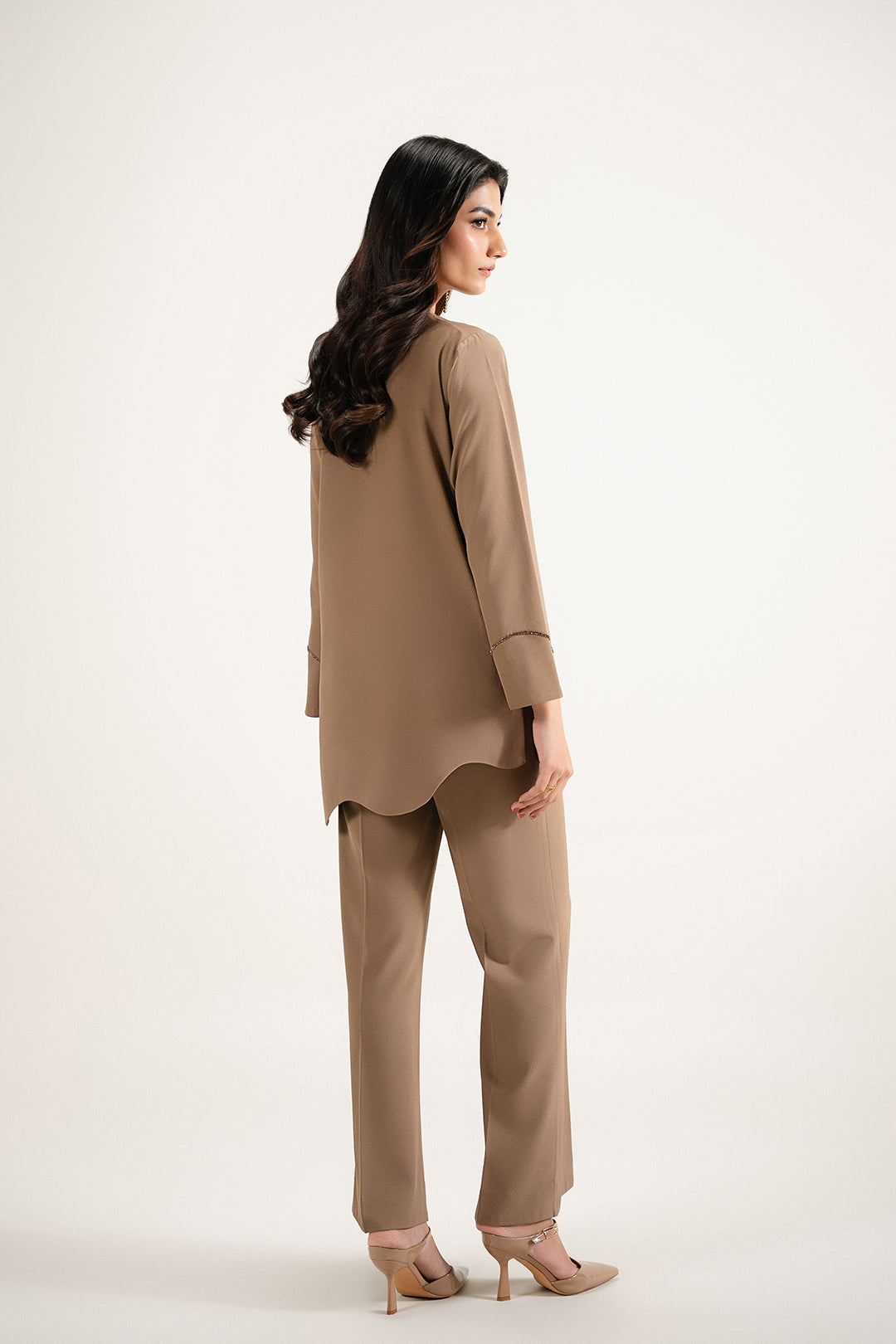 https://cdn.shopify.com/s/files/1/0611/8585/1568/files/W.FW26.047.T-4.jpg?v=1769153098
