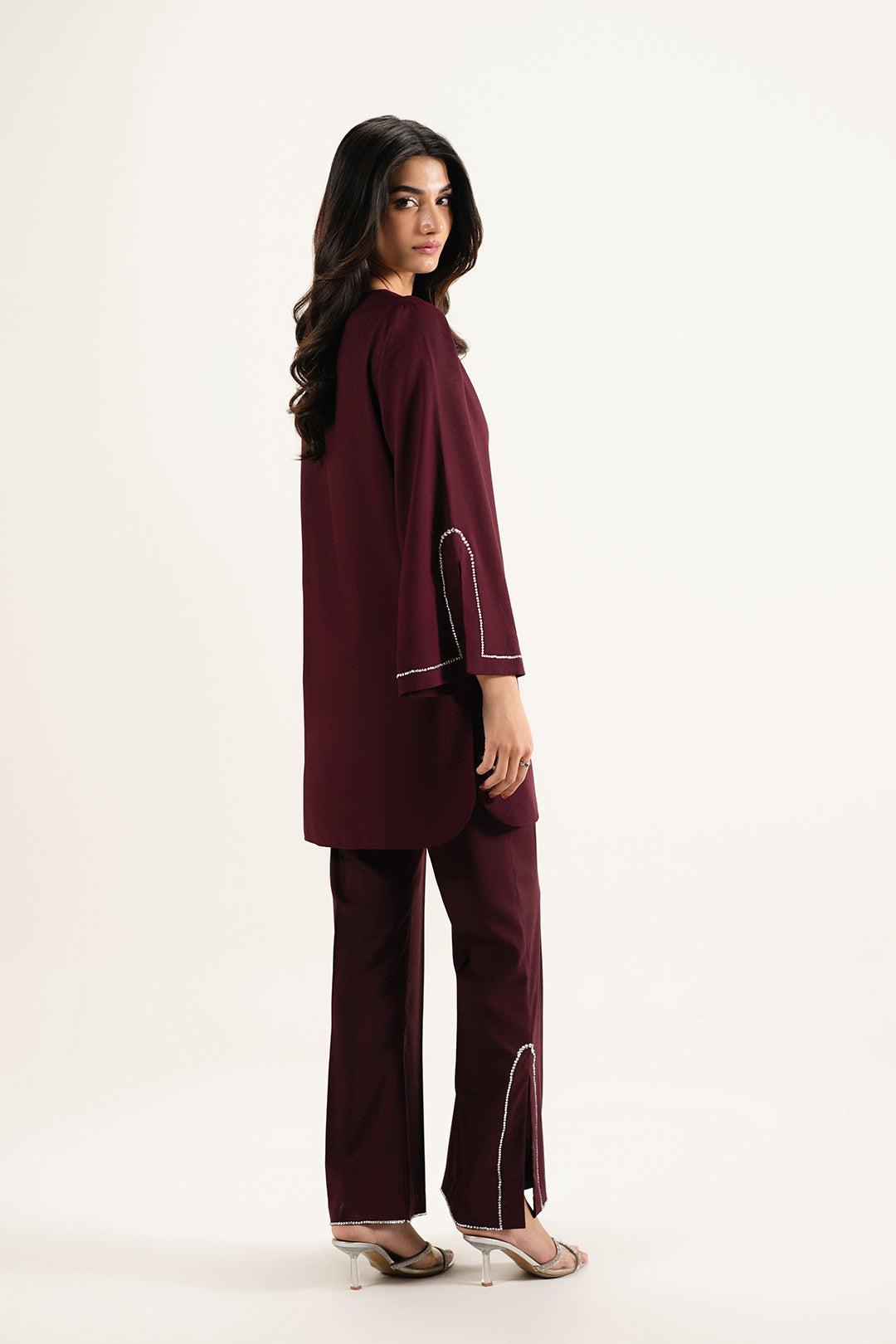 https://cdn.shopify.com/s/files/1/0611/8585/1568/files/W.FW26.049.T-4.jpg?v=1769153123