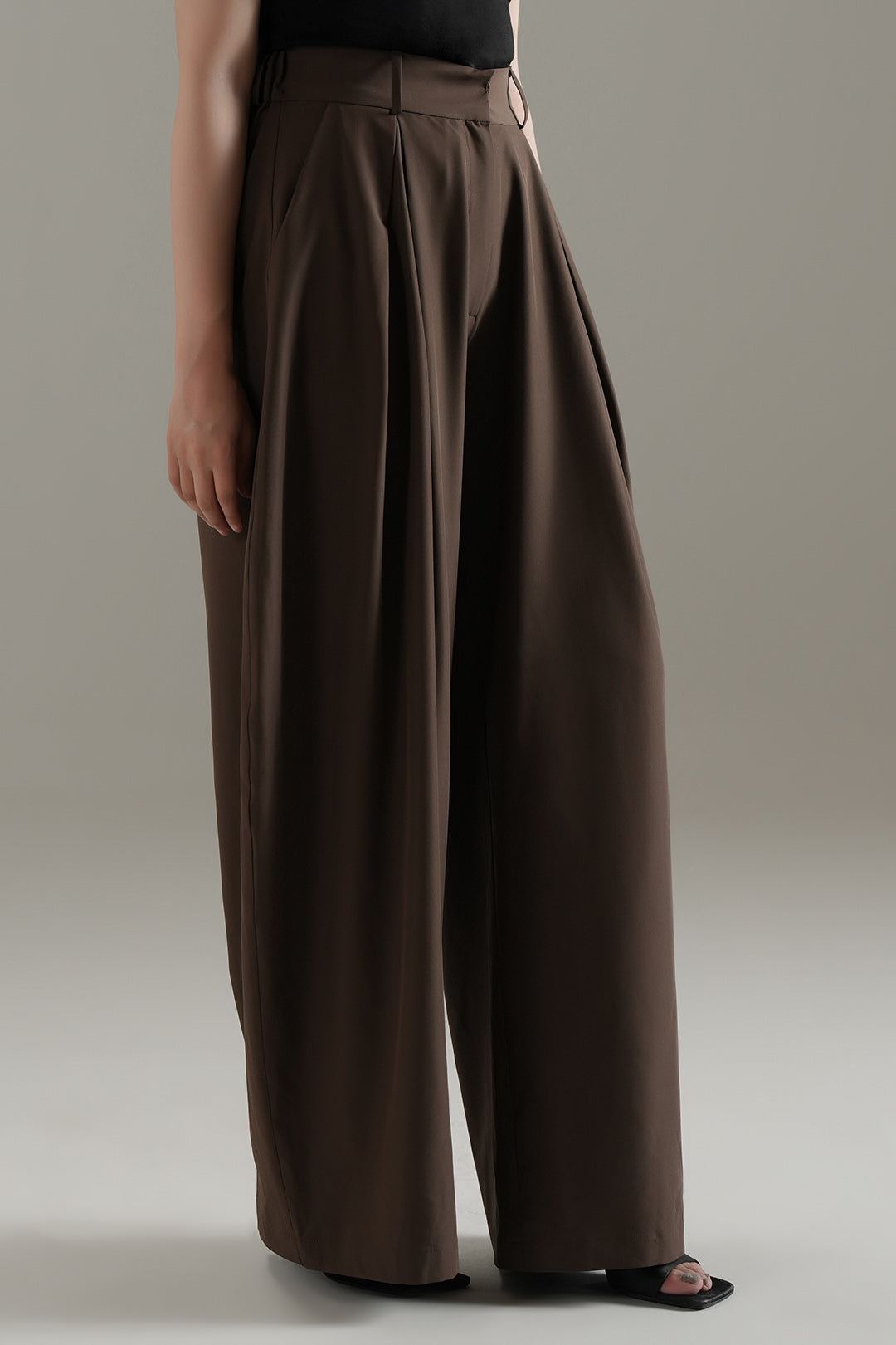 EASE PLEAT PANTS