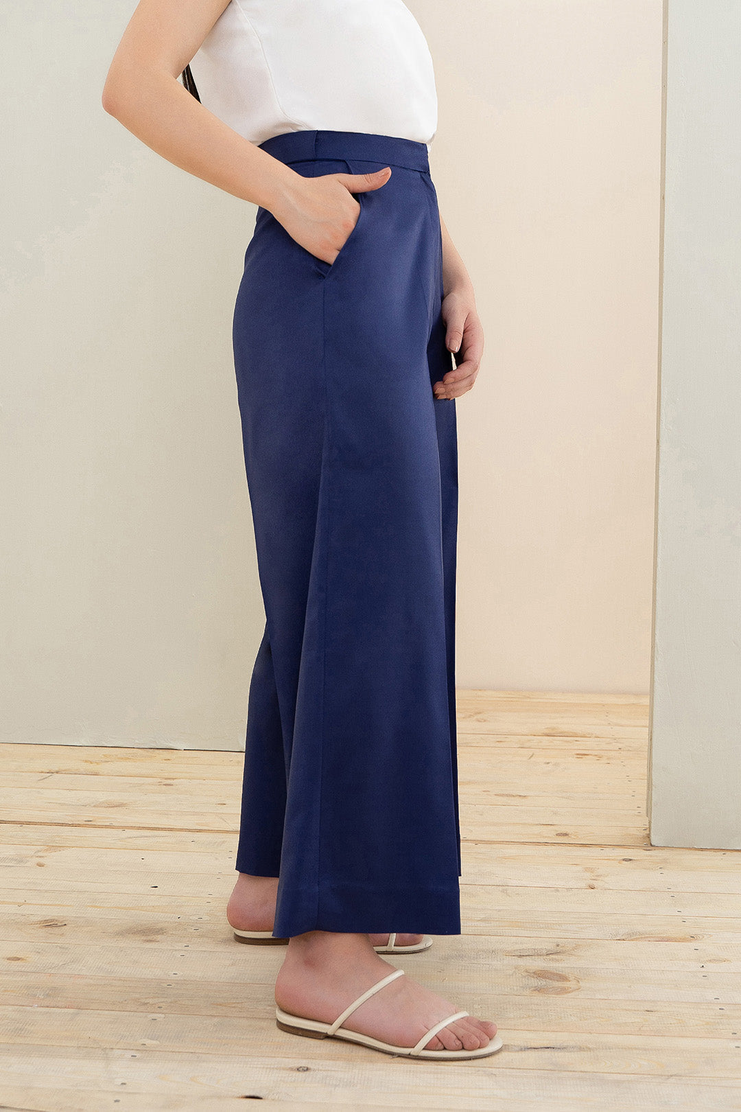 https://cdn.shopify.com/s/files/1/0611/8585/1568/products/W.SS22.374.P-1.jpg?v=1736337577