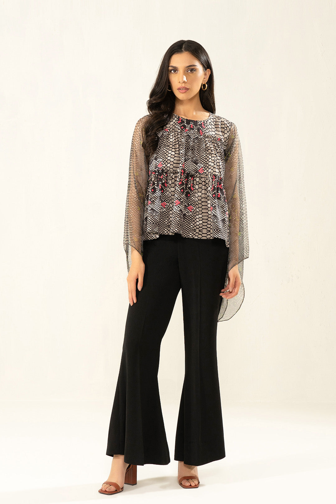 https://cdn.shopify.com/s/files/1/0611/8585/1568/products/W.SS22.519.T-1.jpg?v=1736337545