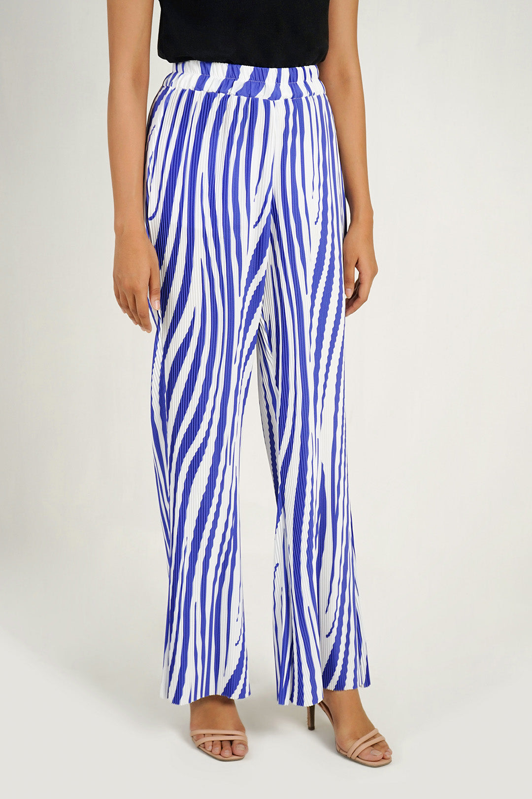 https://cdn.shopify.com/s/files/1/0611/8585/1568/products/W.SS22.521.P-1.jpg?v=1736337550