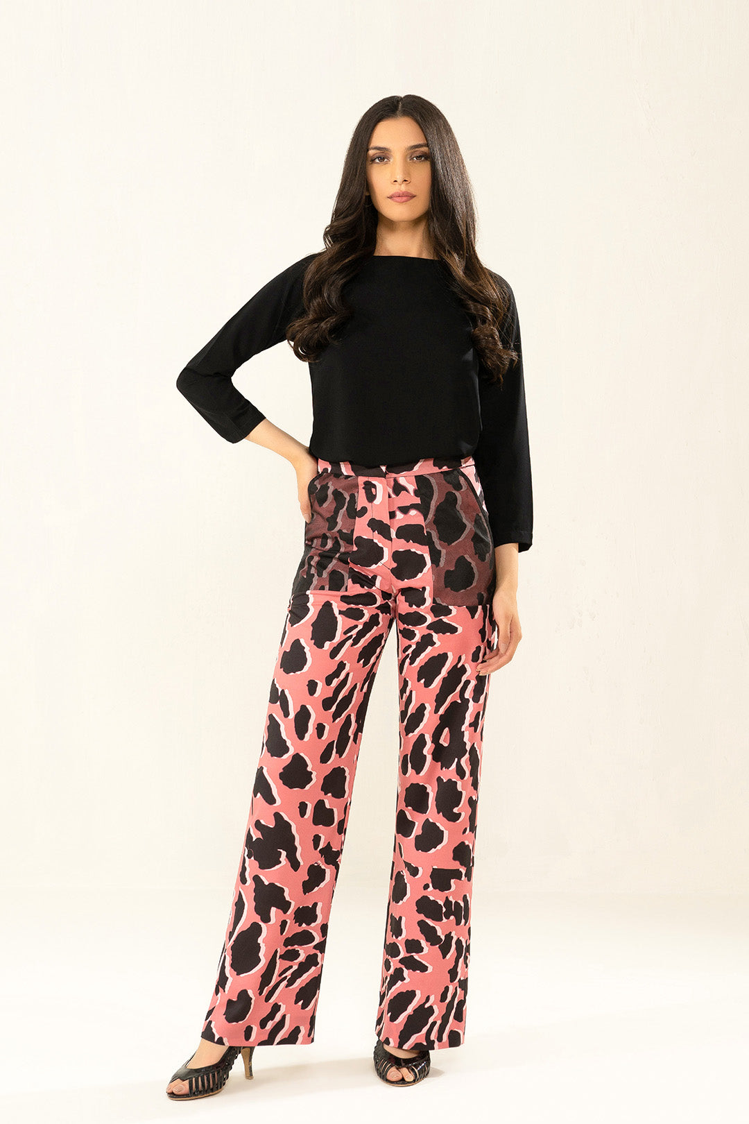 https://cdn.shopify.com/s/files/1/0611/8585/1568/products/W.SS22.523.P-4.jpg?v=1736337551