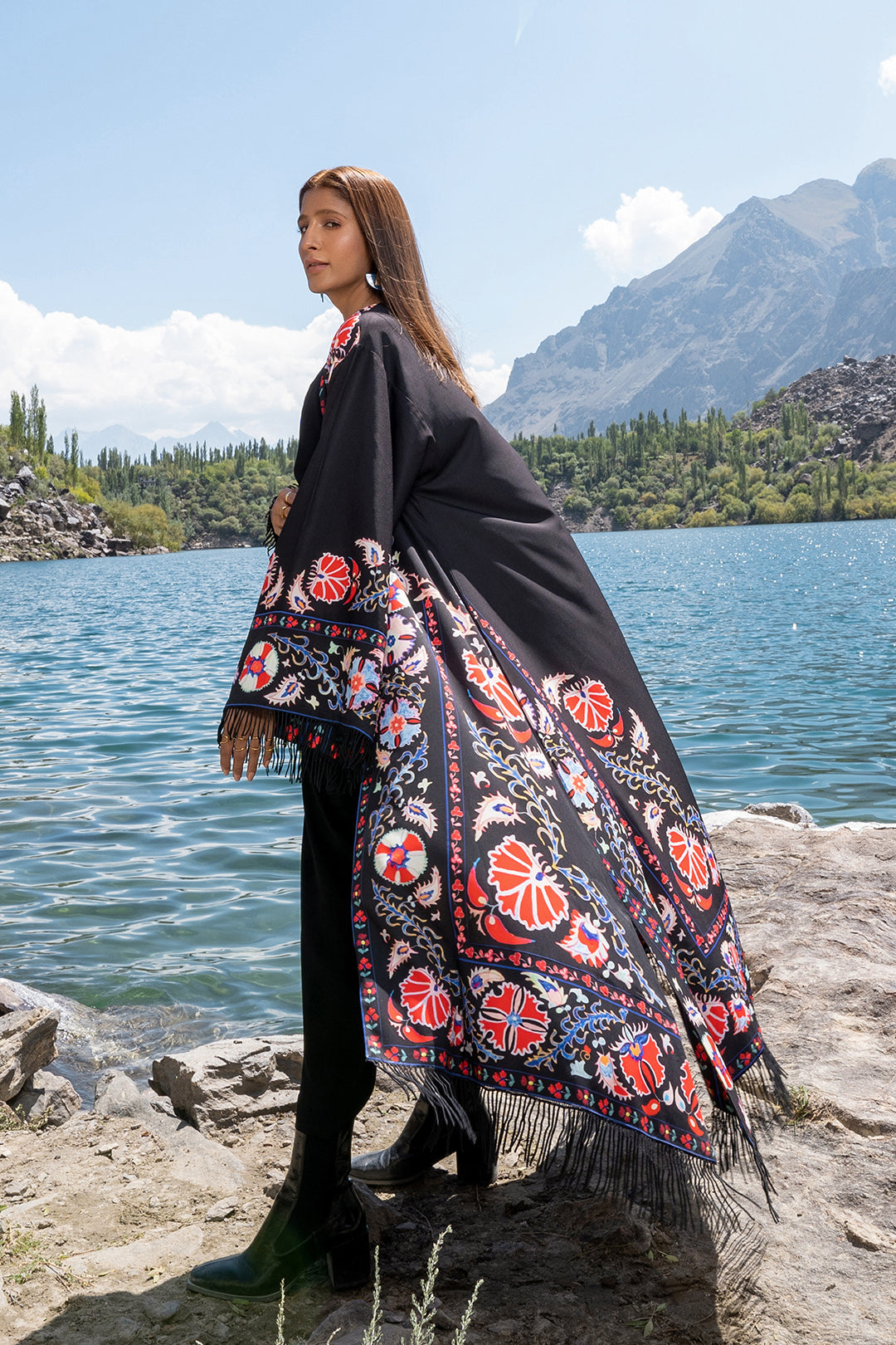 https://cdn.shopify.com/s/files/1/0611/8585/1568/products/W.SS22.602.T-4.jpg?v=1736337449