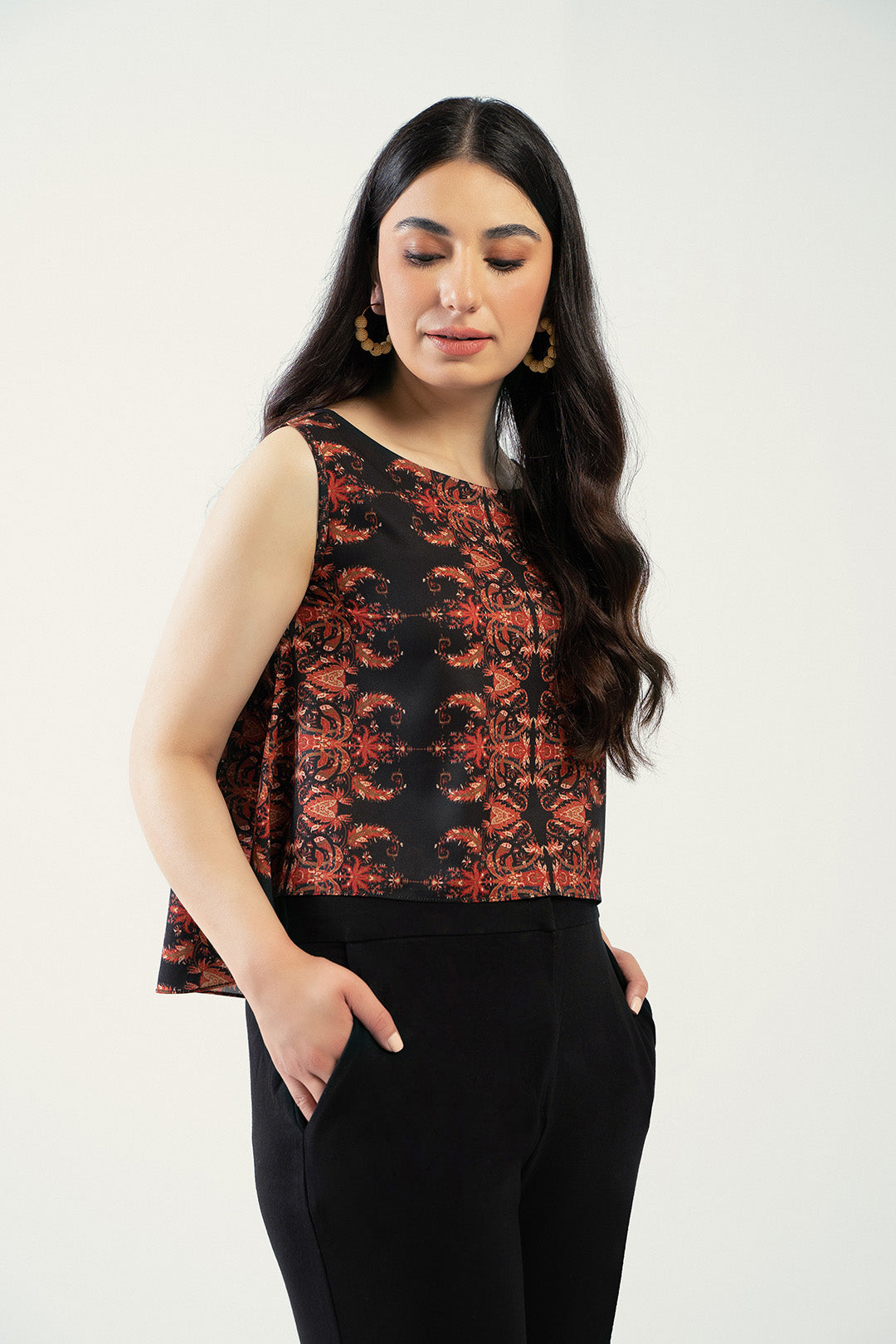 https://cdn.shopify.com/s/files/1/0611/8585/1568/products/W.SS22.652.T-2.jpg?v=1736337447