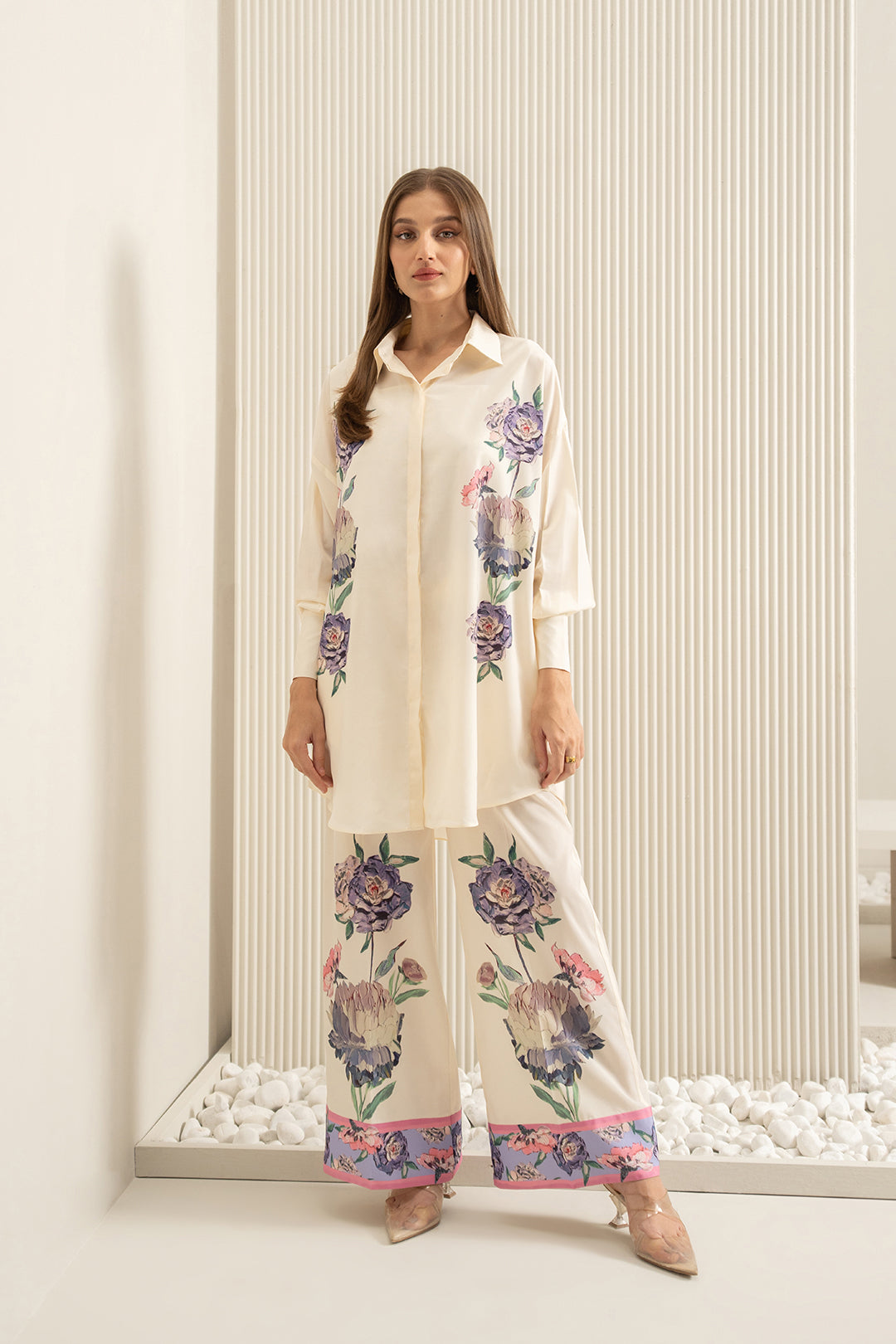 https://cdn.shopify.com/s/files/1/0611/8585/1568/files/W.SS23.389.T-1.jpg?v=1736336074