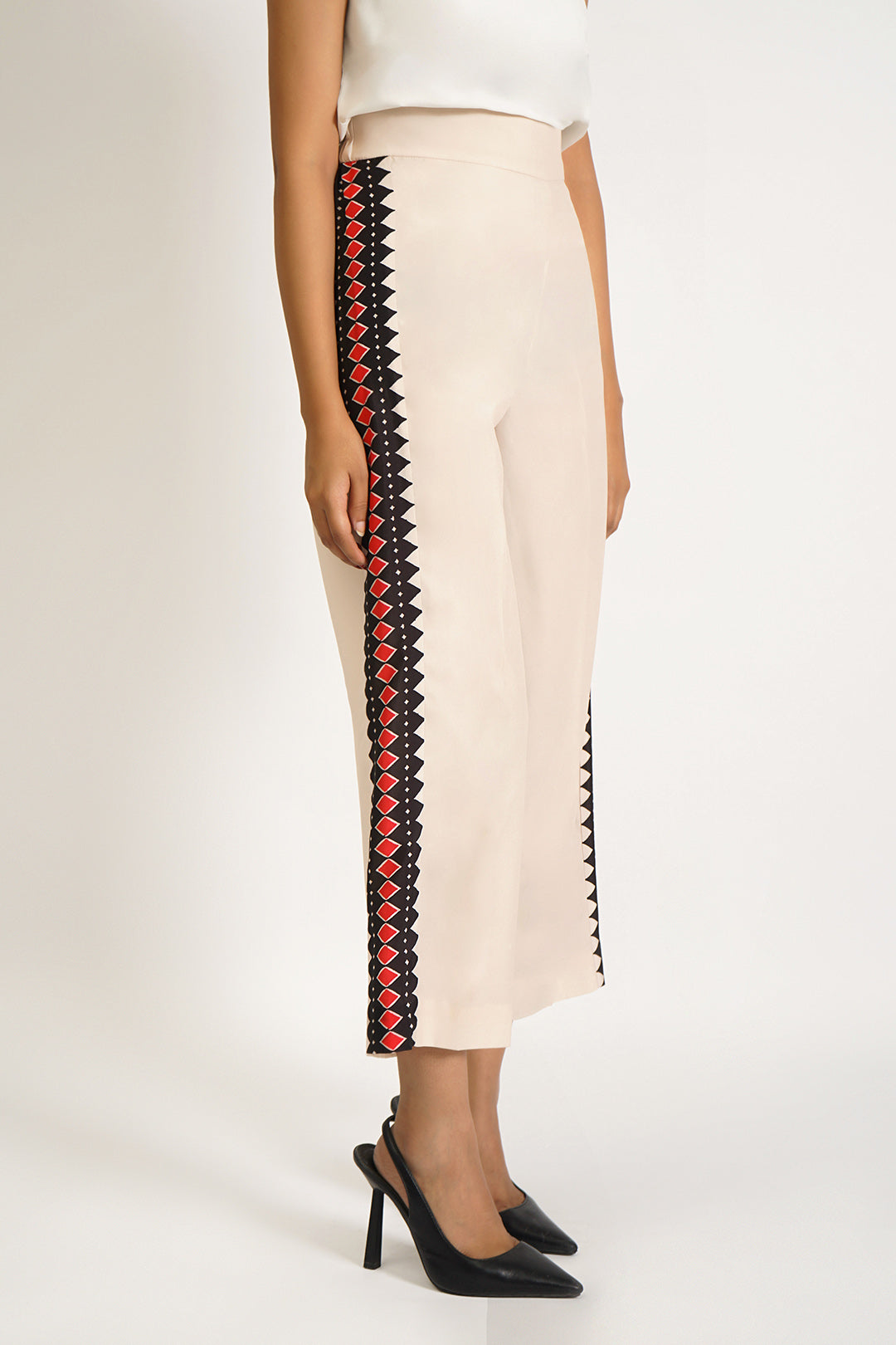 https://cdn.shopify.com/s/files/1/0611/8585/1568/files/W.SS23.414.P-1.jpg?v=1736336086