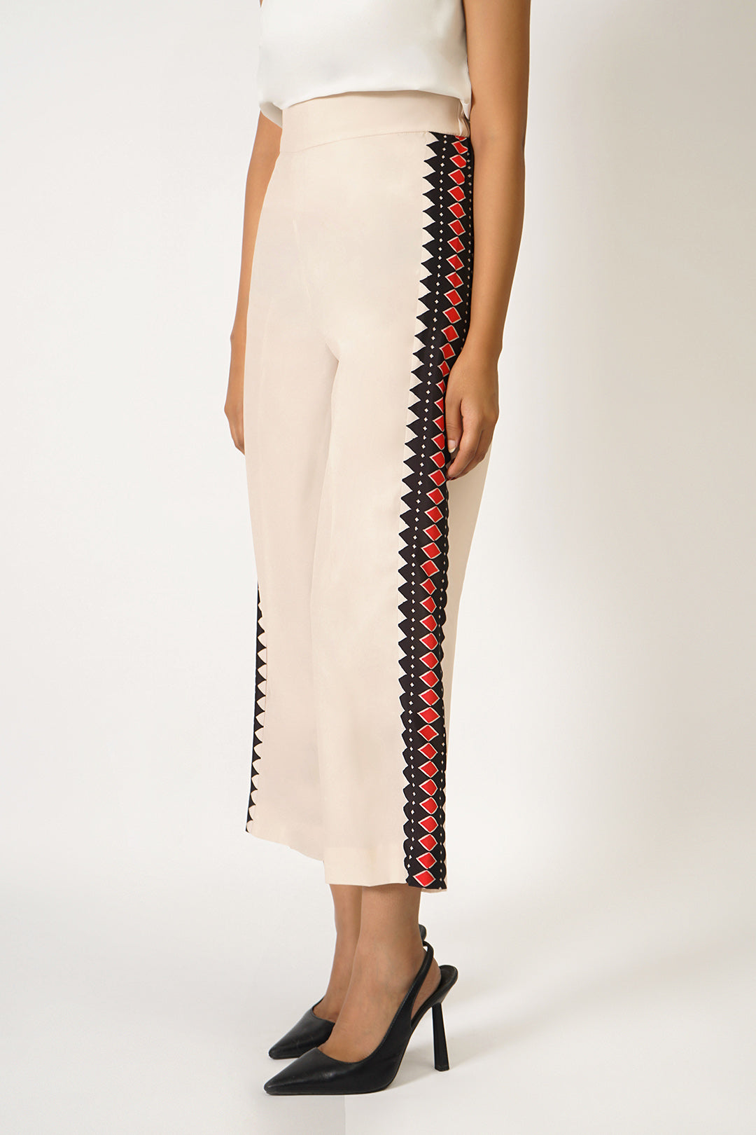 https://cdn.shopify.com/s/files/1/0611/8585/1568/files/W.SS23.414.P-2.jpg?v=1736336086