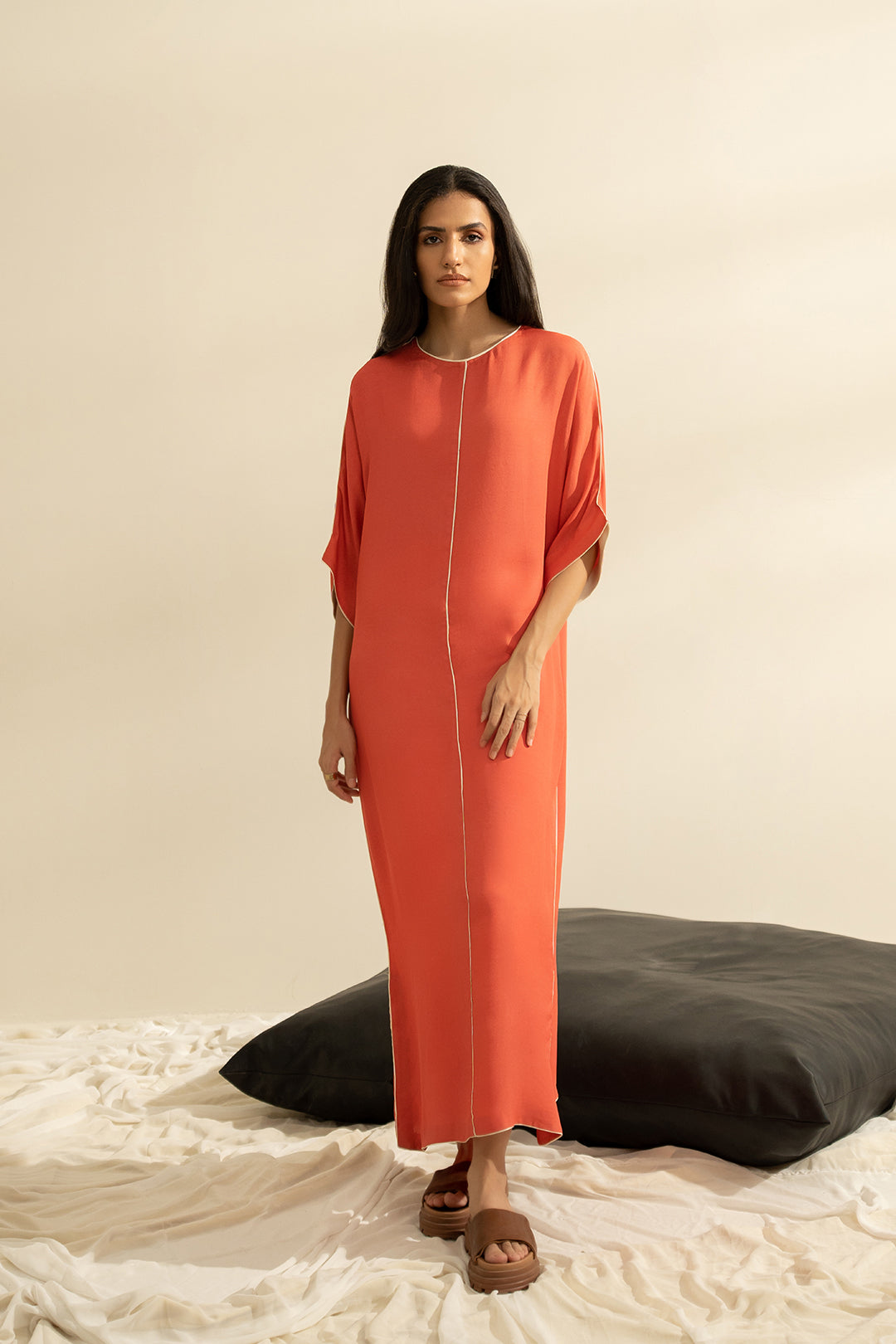 https://cdn.shopify.com/s/files/1/0611/8585/1568/files/W.SS23.425.T-1.jpg?v=1736335965