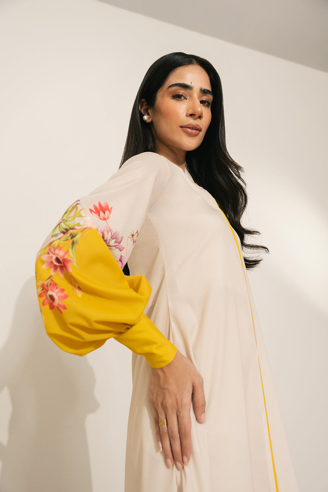 https://cdn.shopify.com/s/files/1/0611/8585/1568/files/W.SS24.359.T-2.jpg?v=1736335140