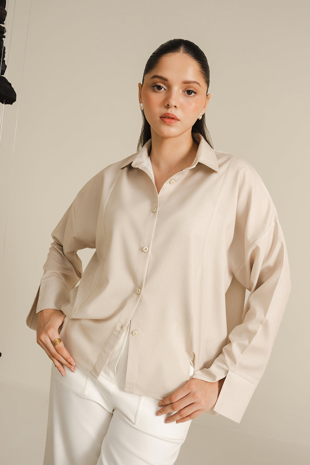 https://cdn.shopify.com/s/files/1/0611/8585/1568/files/W.SS24.449.T-2.jpg?v=1736334892