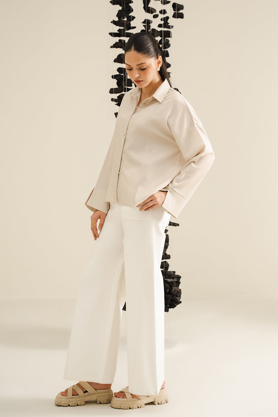 https://cdn.shopify.com/s/files/1/0611/8585/1568/files/W.SS24.449.T-3.jpg?v=1736334892