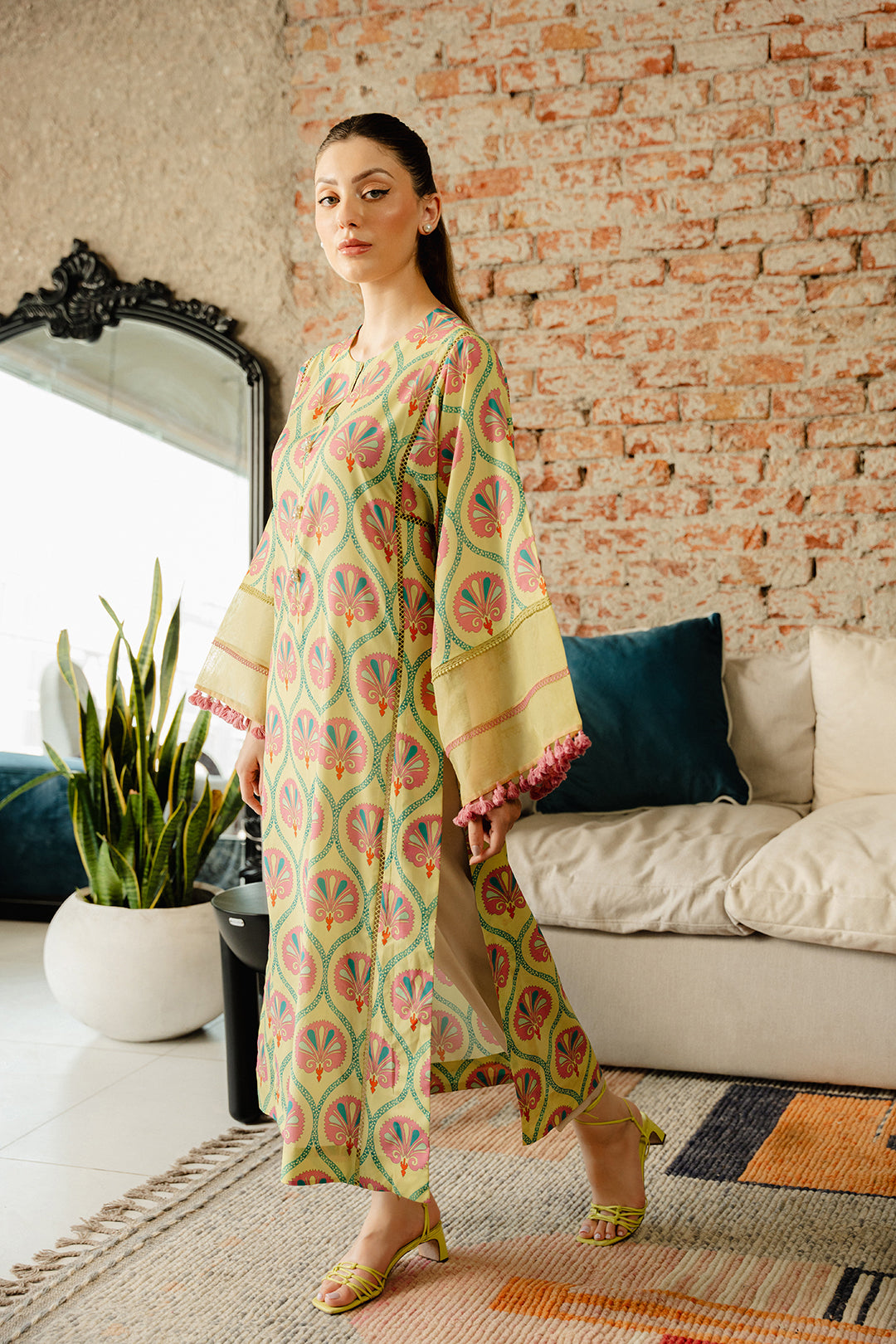 https://cdn.shopify.com/s/files/1/0611/8585/1568/files/W.SS24.549.T-3.jpg?v=1736334848