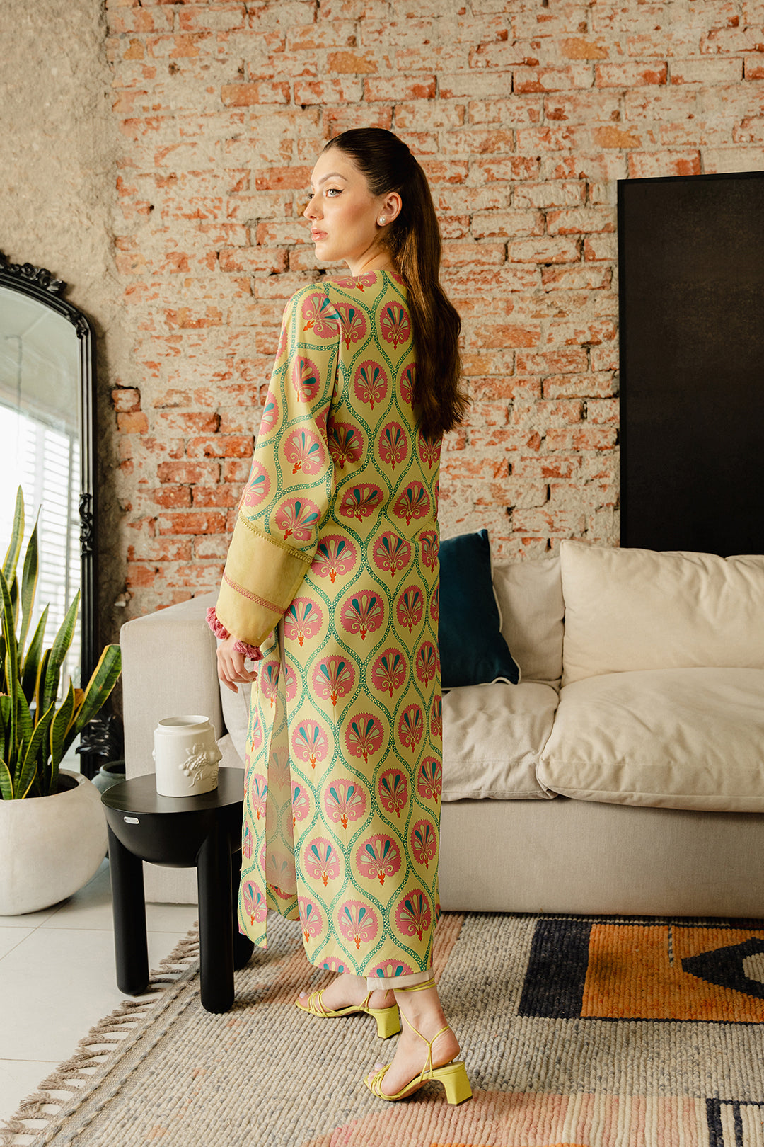 https://cdn.shopify.com/s/files/1/0611/8585/1568/files/W.SS24.549.T-4.jpg?v=1736334848