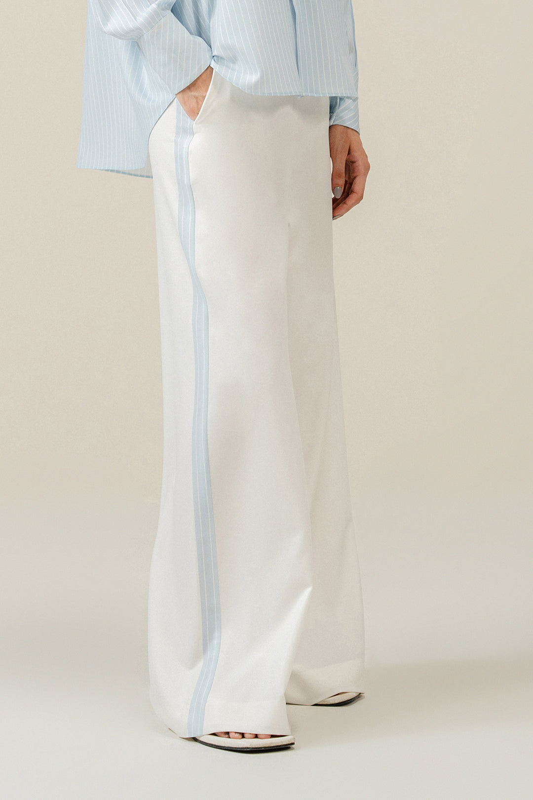 https://cdn.shopify.com/s/files/1/0611/8585/1568/files/W.SS24.597.P-2.jpg?v=1736334837