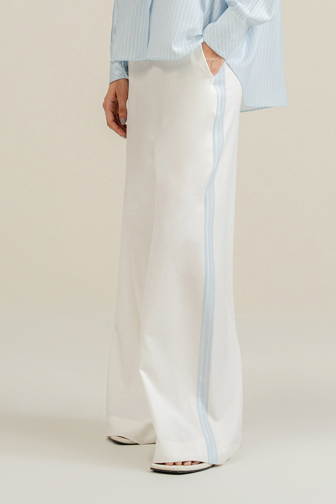 https://cdn.shopify.com/s/files/1/0611/8585/1568/files/W.SS24.597.P-3.jpg?v=1736334837