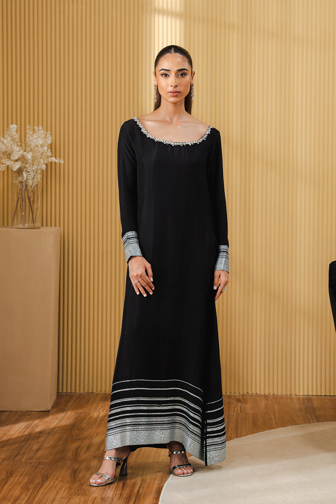https://cdn.shopify.com/s/files/1/0611/8585/1568/files/W.SS24.642.T-1.jpg?v=1736334649