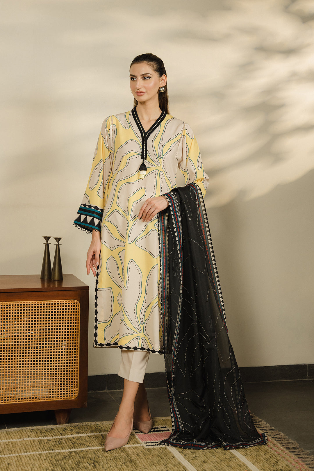 https://cdn.shopify.com/s/files/1/0611/8585/1568/files/W.SS24.765.T-3.jpg?v=1736334613