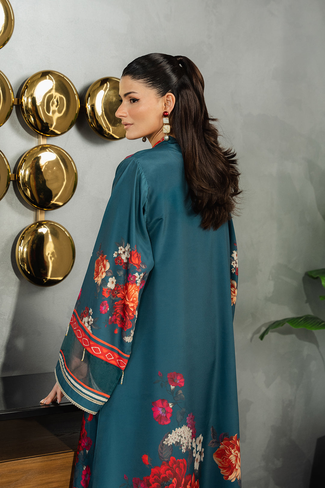https://cdn.shopify.com/s/files/1/0611/8585/1568/files/W.SS24.868.T-4.jpg?v=1736334437