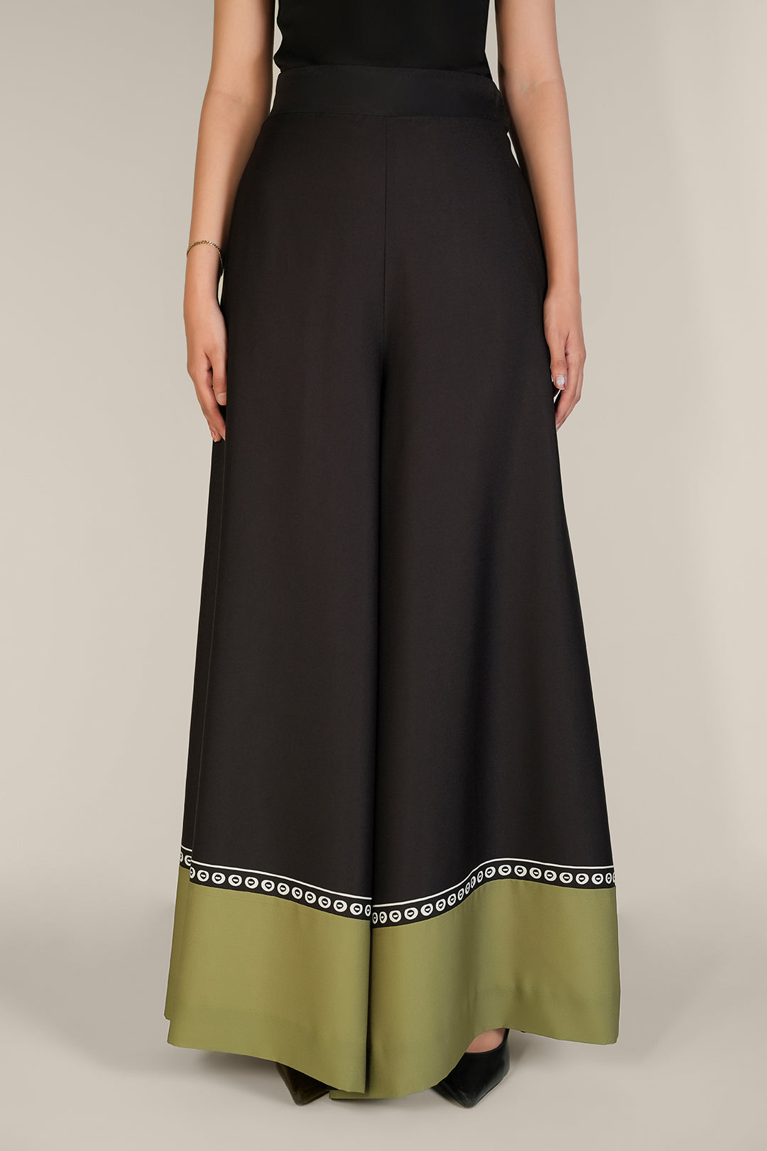 https://cdn.shopify.com/s/files/1/0611/8585/1568/files/W.SS24.882.P-3.jpg?v=1736334441