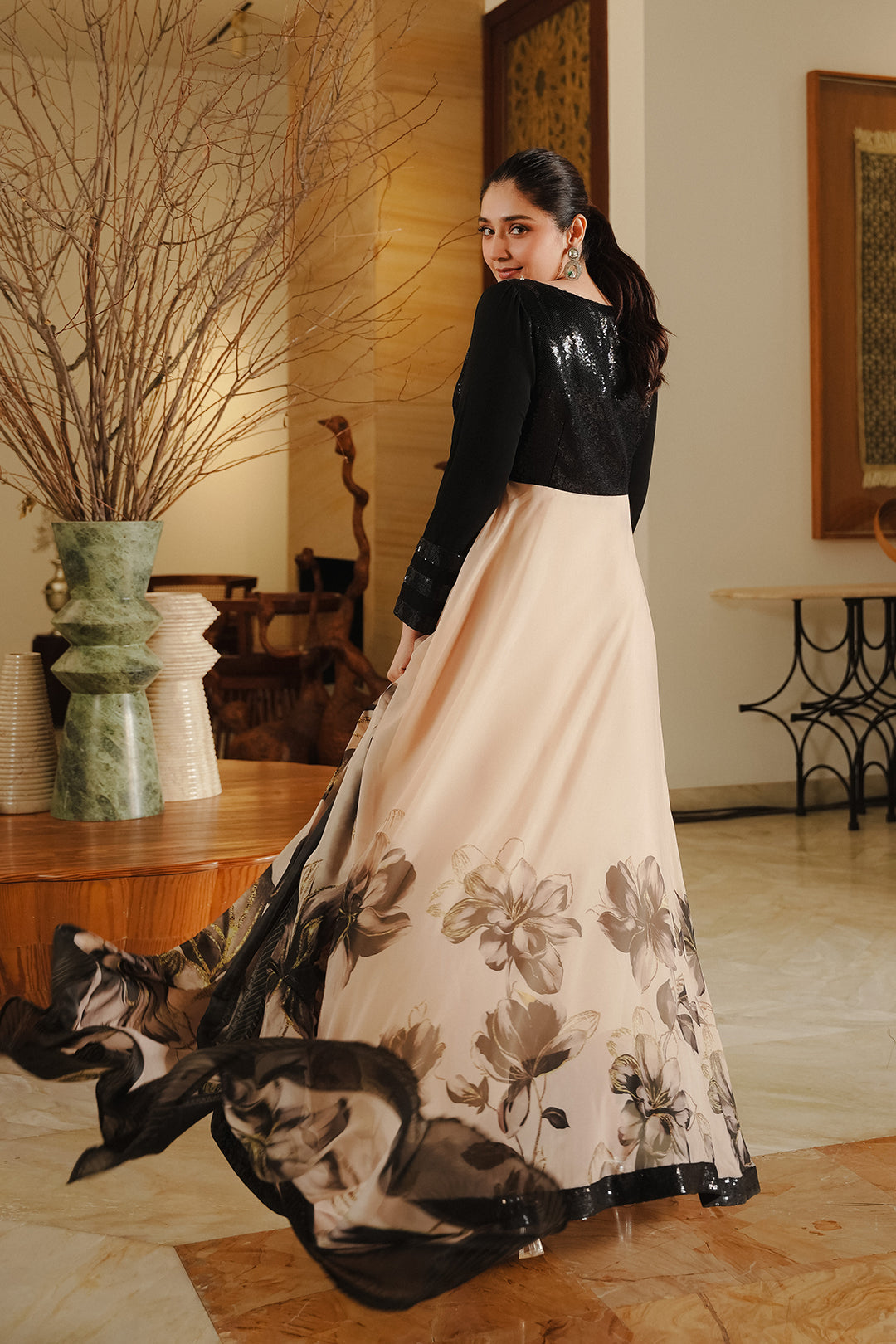 https://cdn.shopify.com/s/files/1/0611/8585/1568/files/W.SS25.067.T-4.jpg?v=1741330980