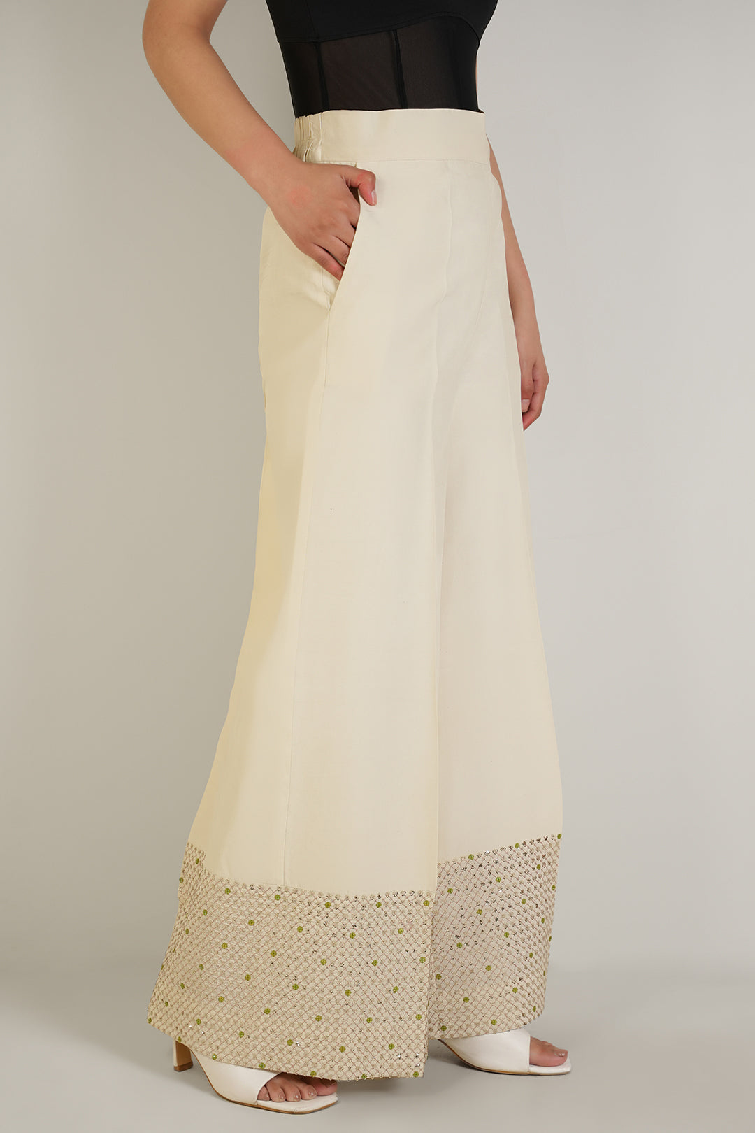 https://cdn.shopify.com/s/files/1/0611/8585/1568/files/W.SS25.090.P-2.jpg?v=1741331119