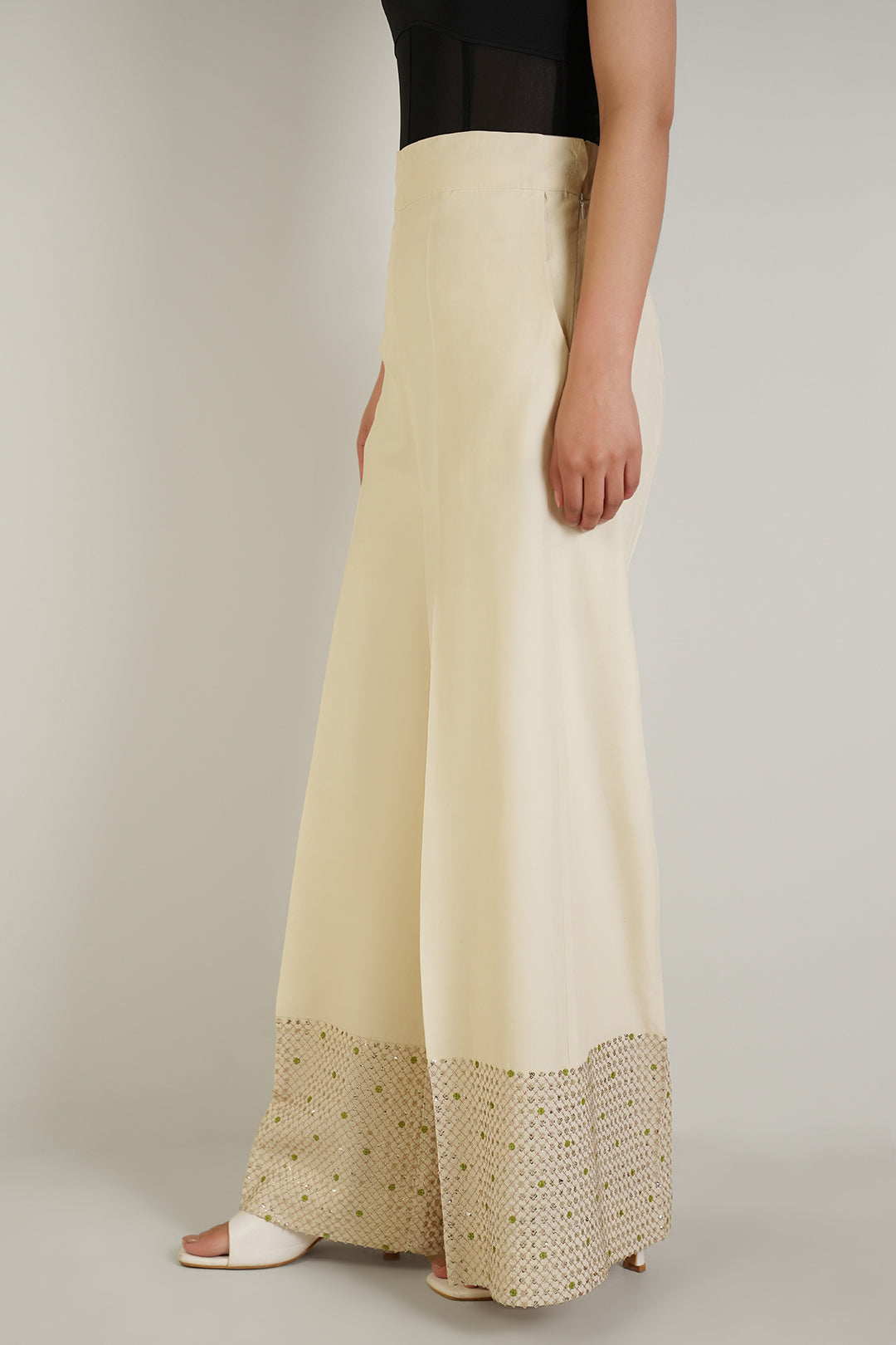 https://cdn.shopify.com/s/files/1/0611/8585/1568/files/W.SS25.090.P-3.jpg?v=1741331119