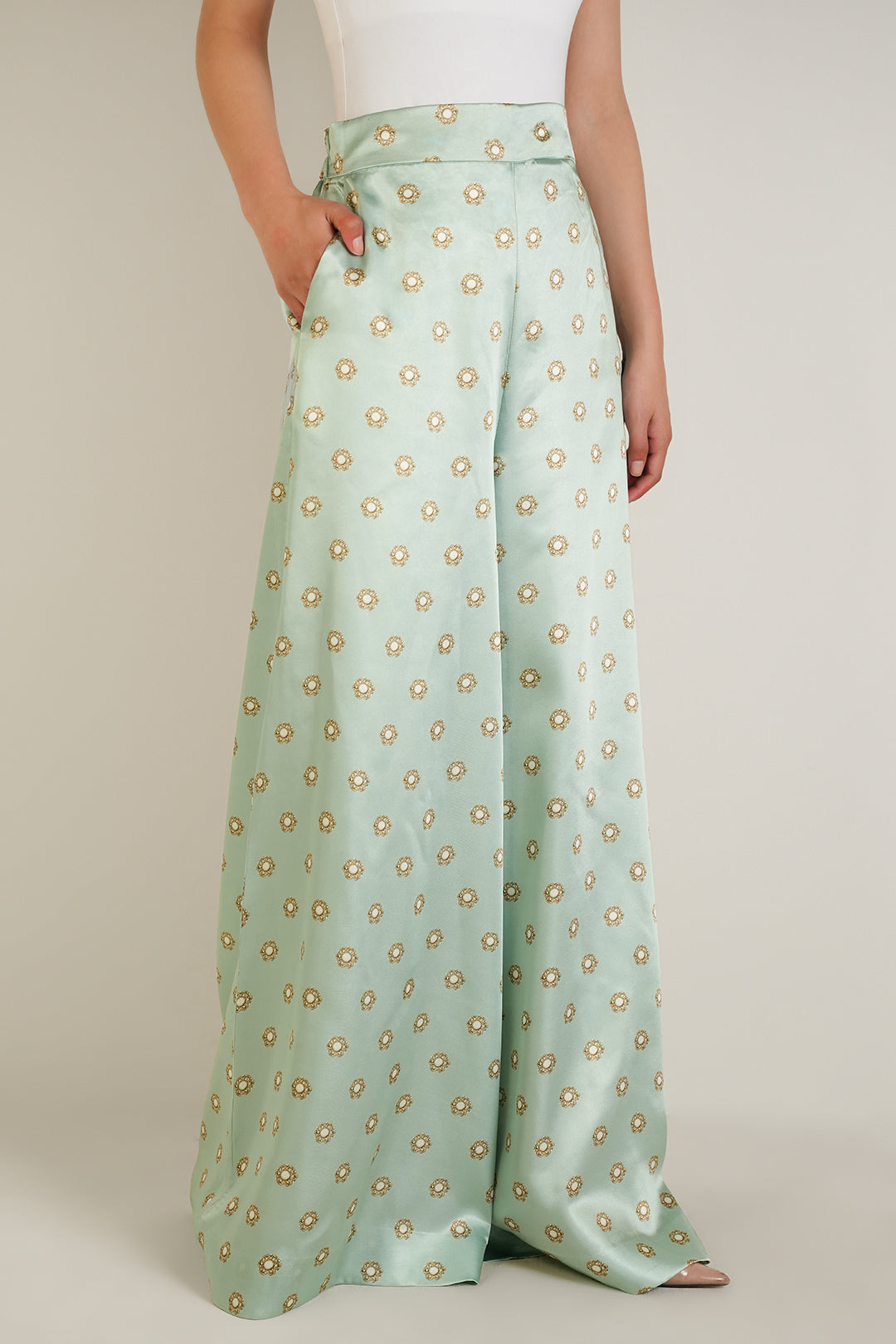 https://cdn.shopify.com/s/files/1/0611/8585/1568/files/W.SS25.154.P-1.jpg?v=1740726644