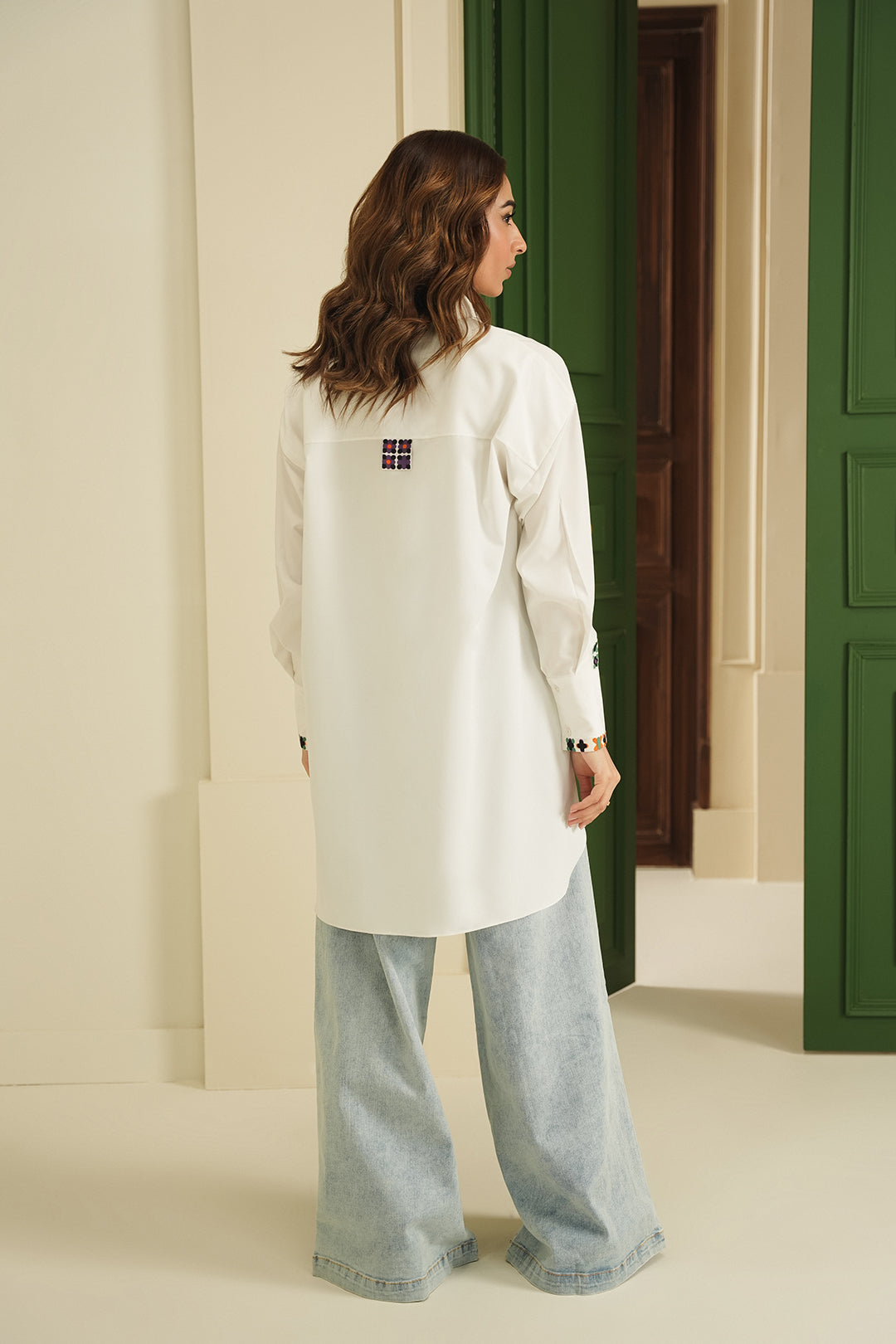 https://cdn.shopify.com/s/files/1/0611/8585/1568/files/W.SS25.197.T-4.jpg?v=1739433089