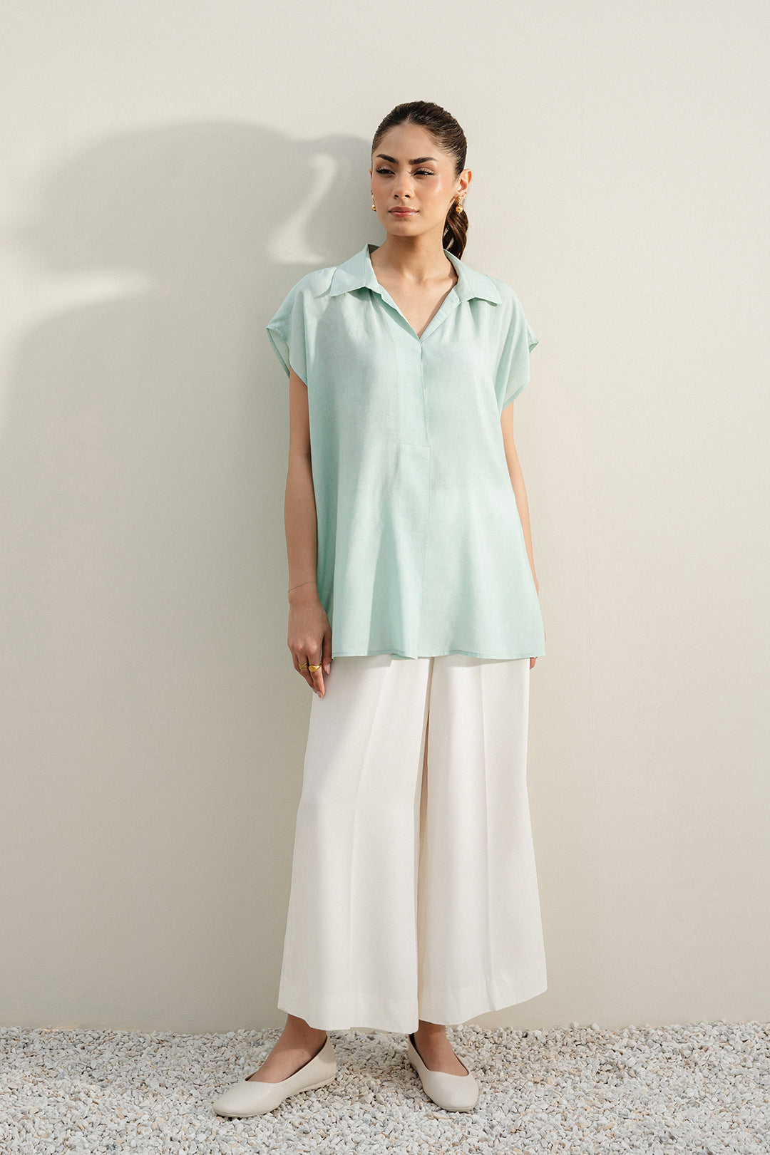 https://cdn.shopify.com/s/files/1/0611/8585/1568/files/W.SS25.397.T-1.jpg?v=1744962615