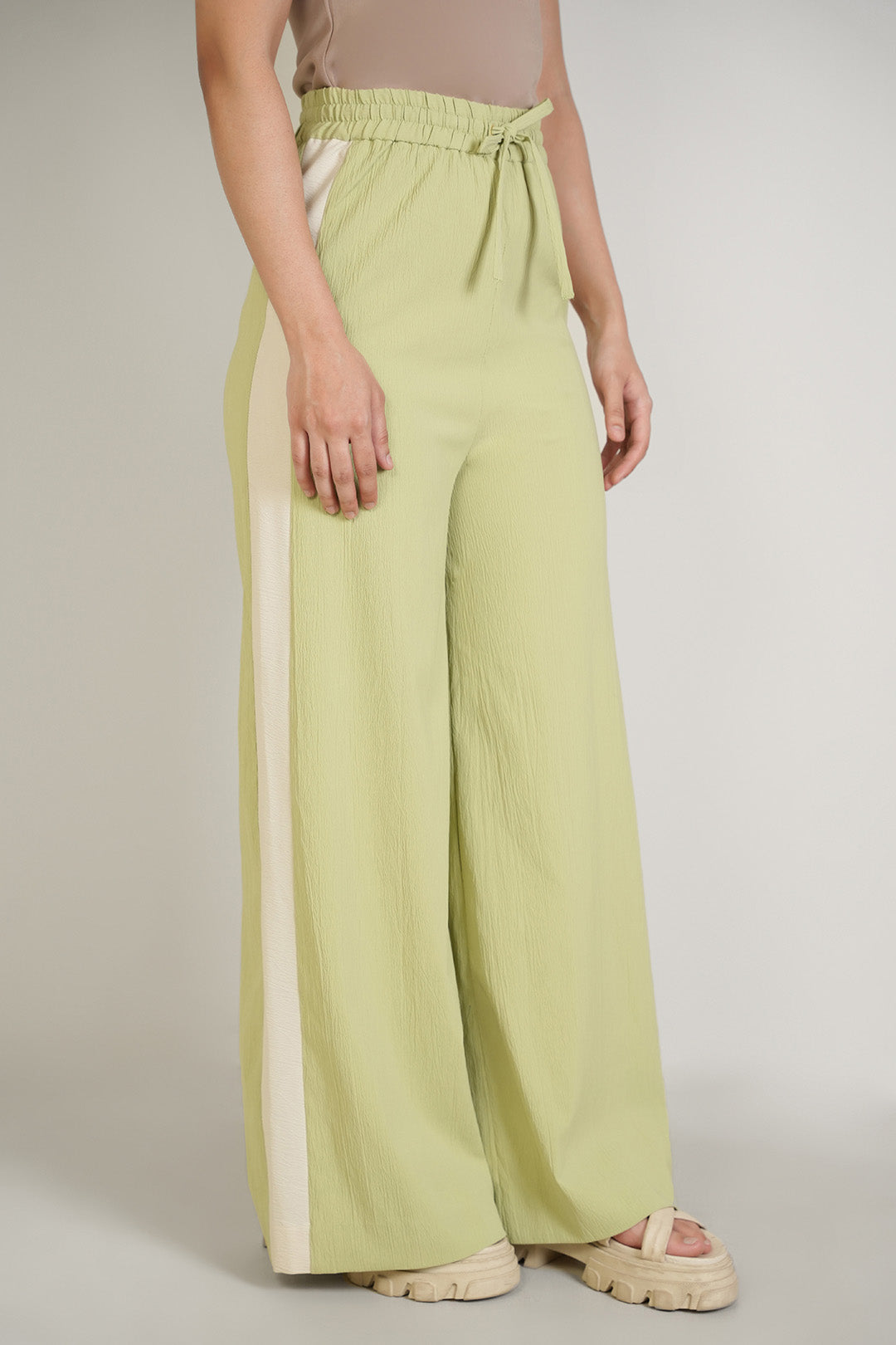 https://cdn.shopify.com/s/files/1/0611/8585/1568/files/W.SS25.401.P-2.jpg?v=1744962659